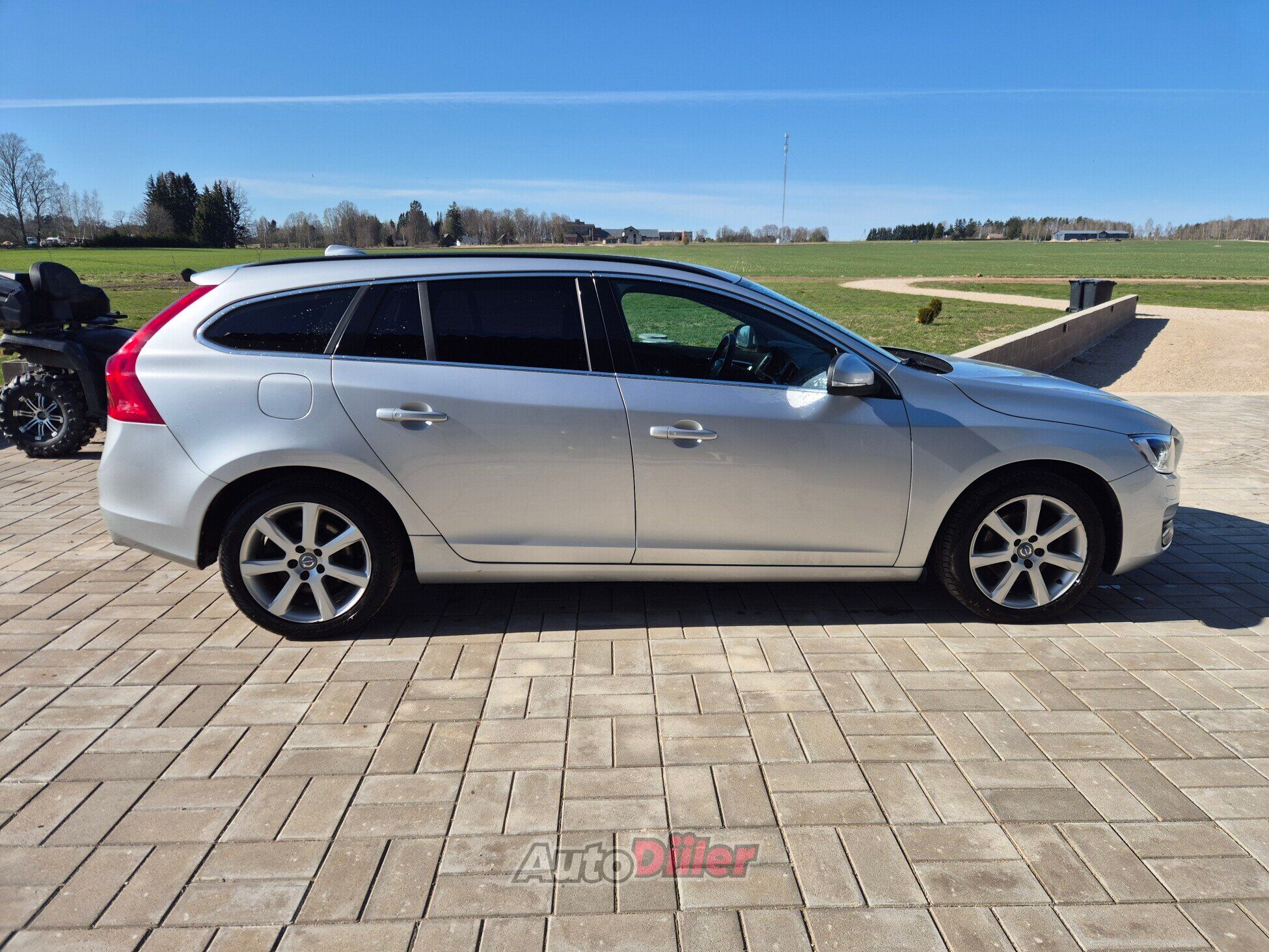 Volvo V60 140kW 2016, kuva 3/8