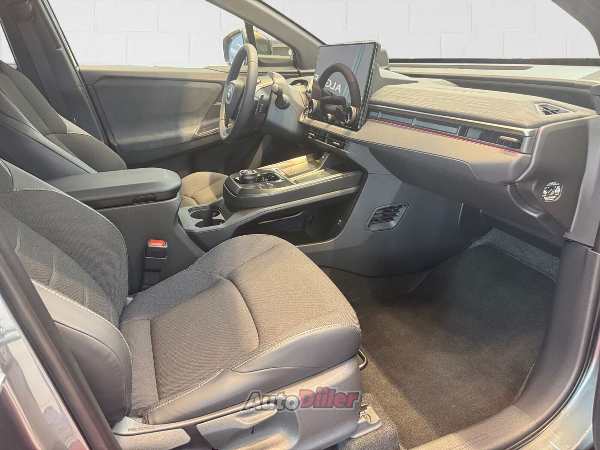 Toyota C-HR EV Active 64kW 2026, photo 6/10