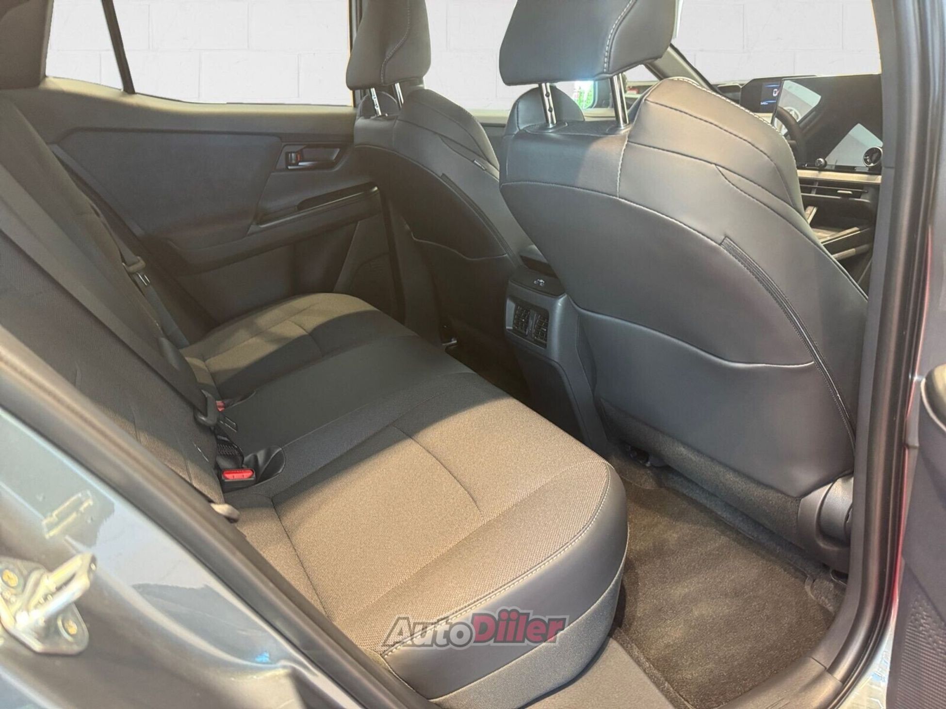 Toyota C-HR EV Active 64kW 2026, photo 7/10