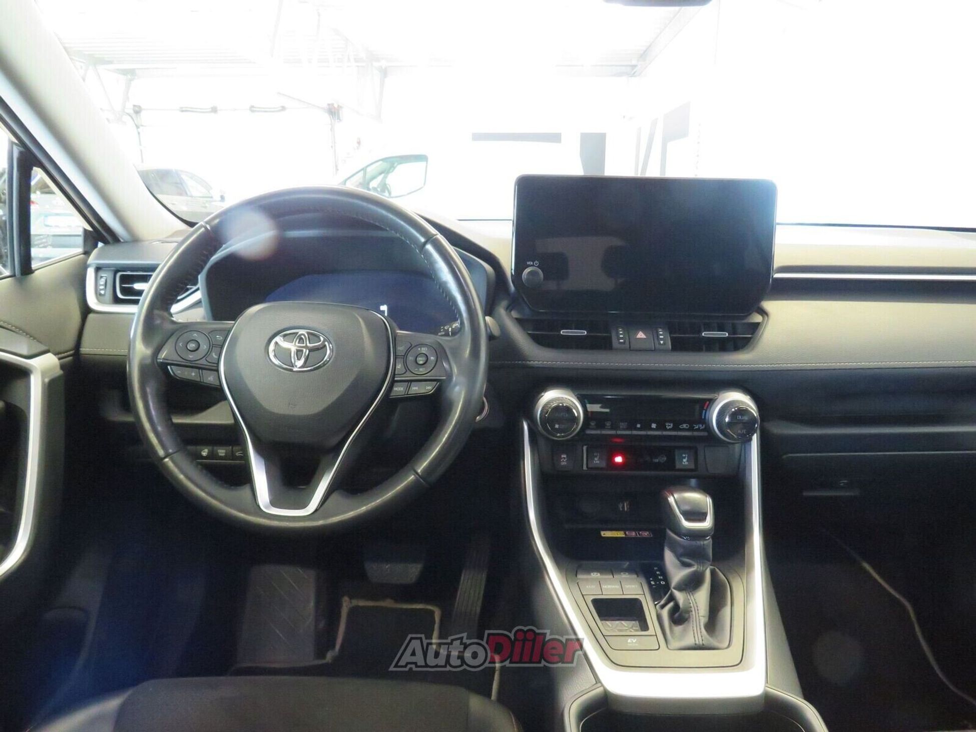 Toyota RAV4 Luxury Plus 2.5 131kW 2024, photo 5/6
