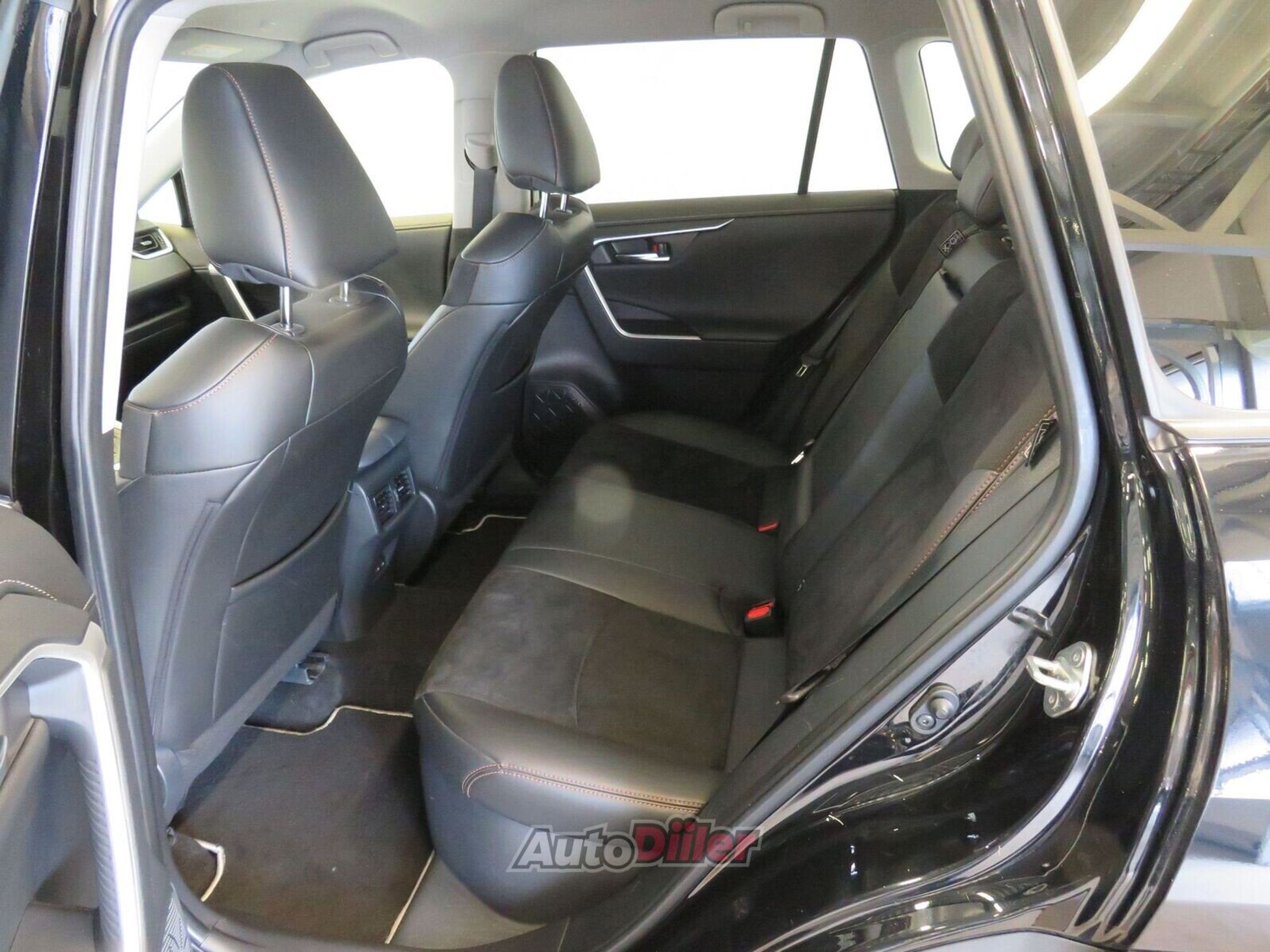 Toyota RAV4 Luxury Plus 2.5 131kW 2024, photo 3/6