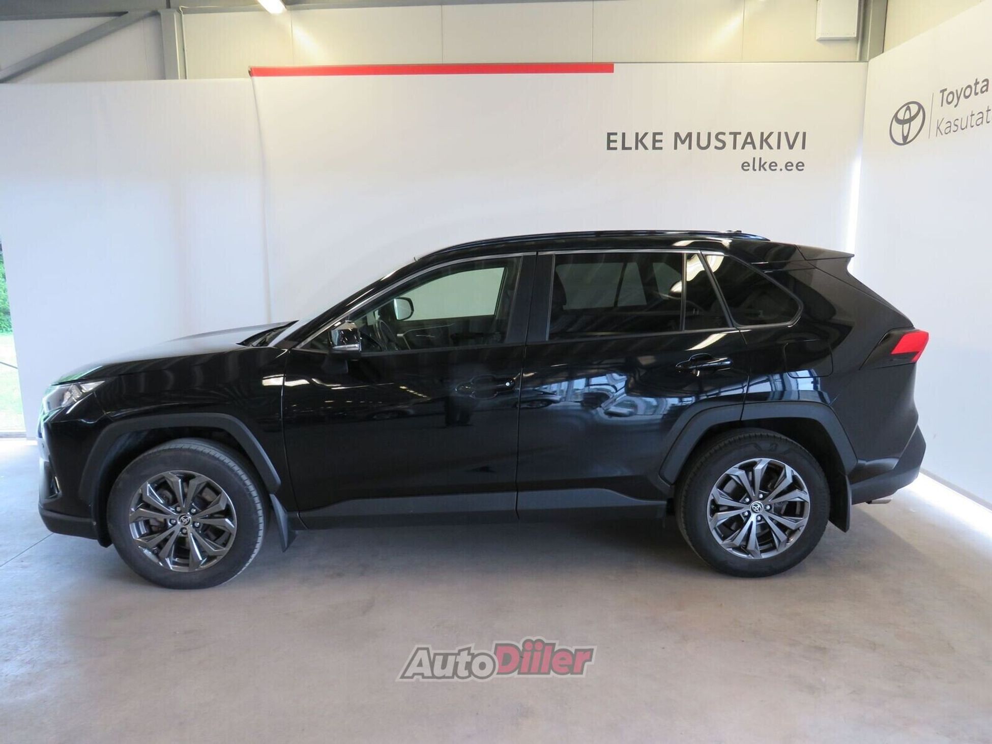 Toyota RAV4 Luxury Plus 2.5 131kW 2024, photo 2/6