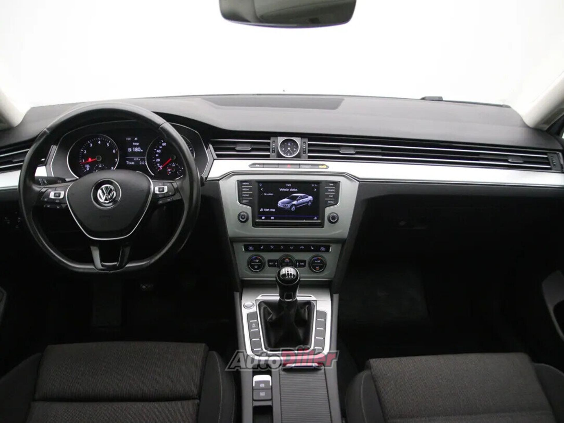 Volkswagen Passat 2016, photo 2/10