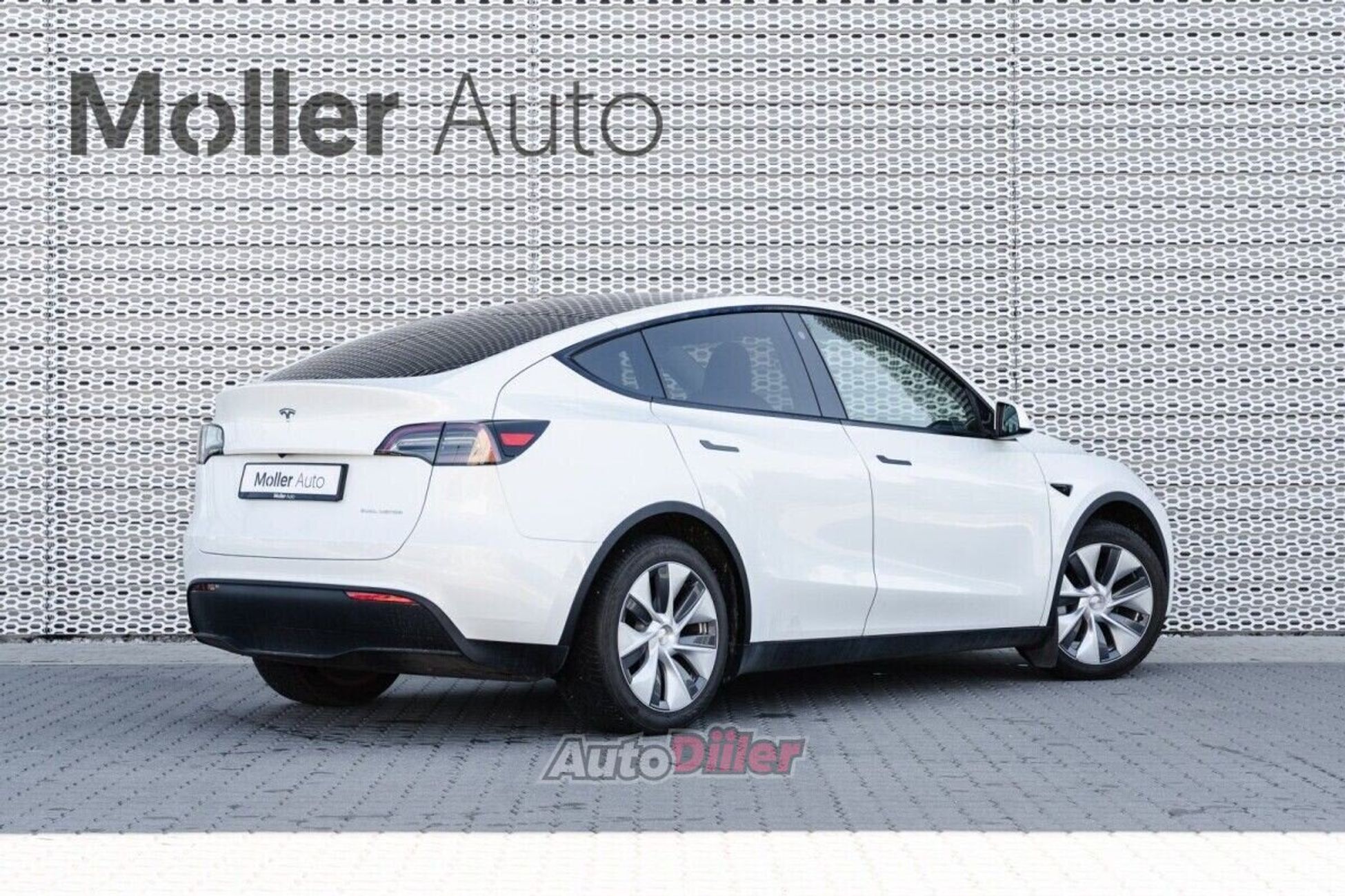 Tesla Model Y 379kW 2023, photo 4/10