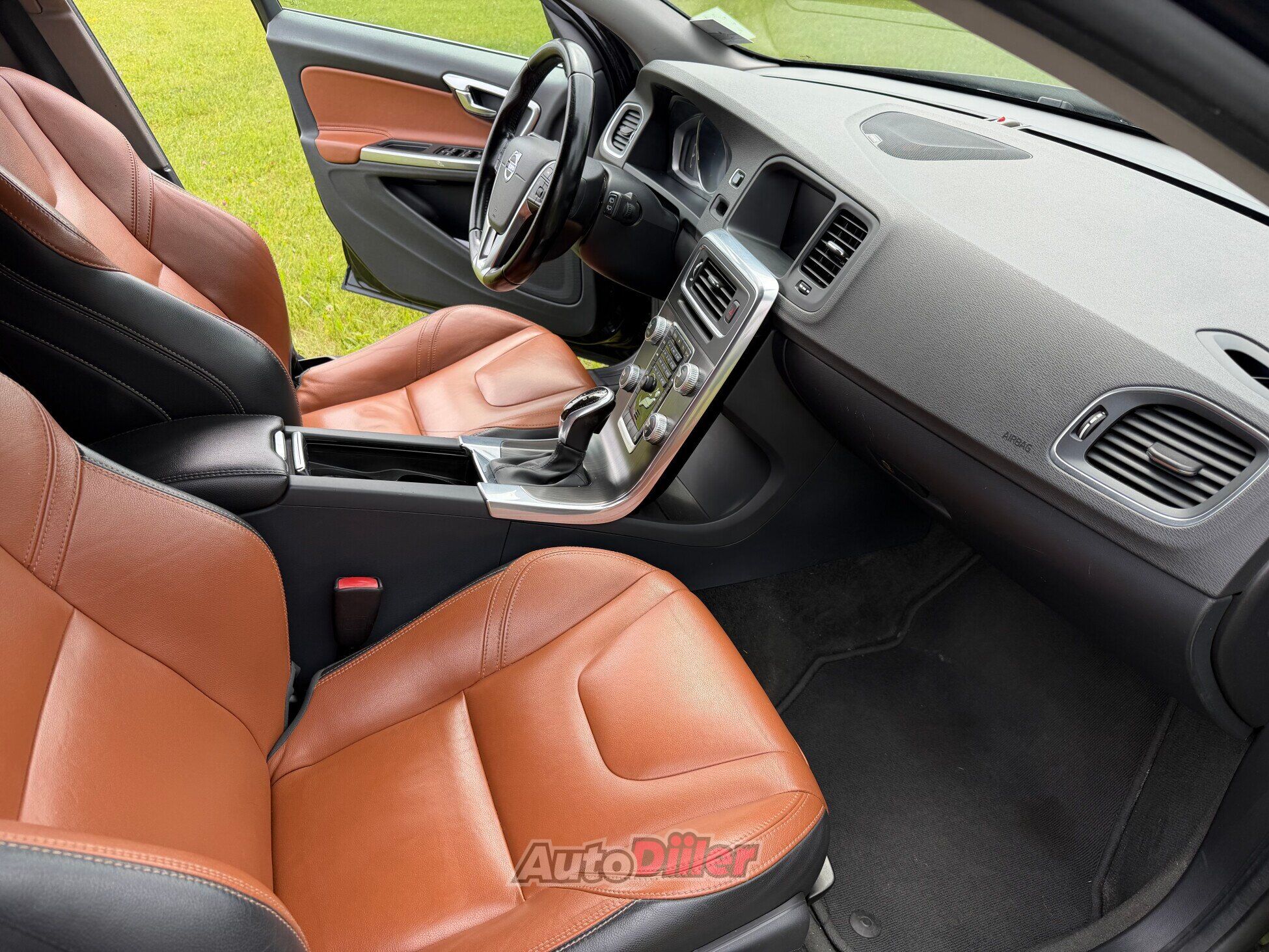 Volvo V60 2.0 133kW 2015, kuva 4/9