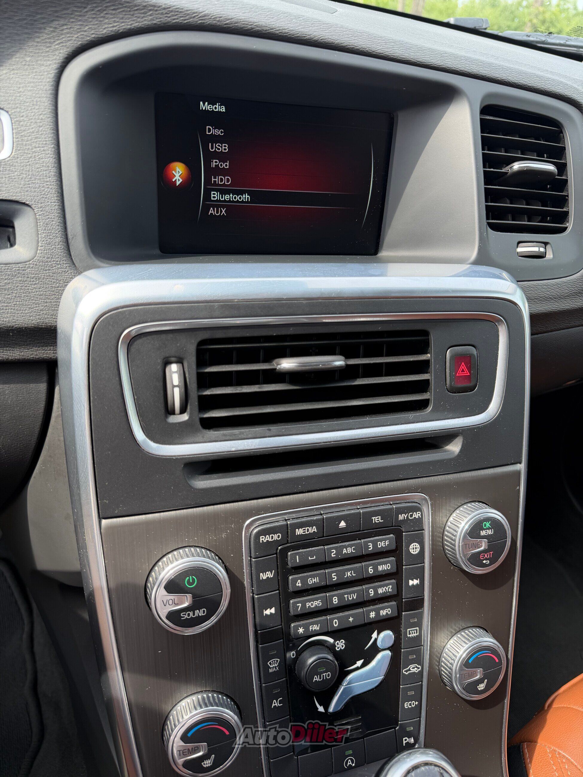 Volvo V60 2.0 133kW 2015, kuva 7/9