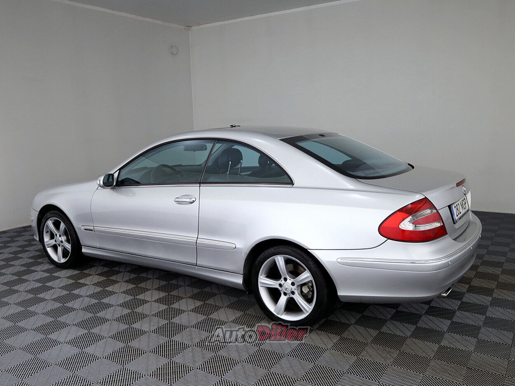 Mercedes-Benz CLK 320 3.2 160kW 2002, kuva 4/8