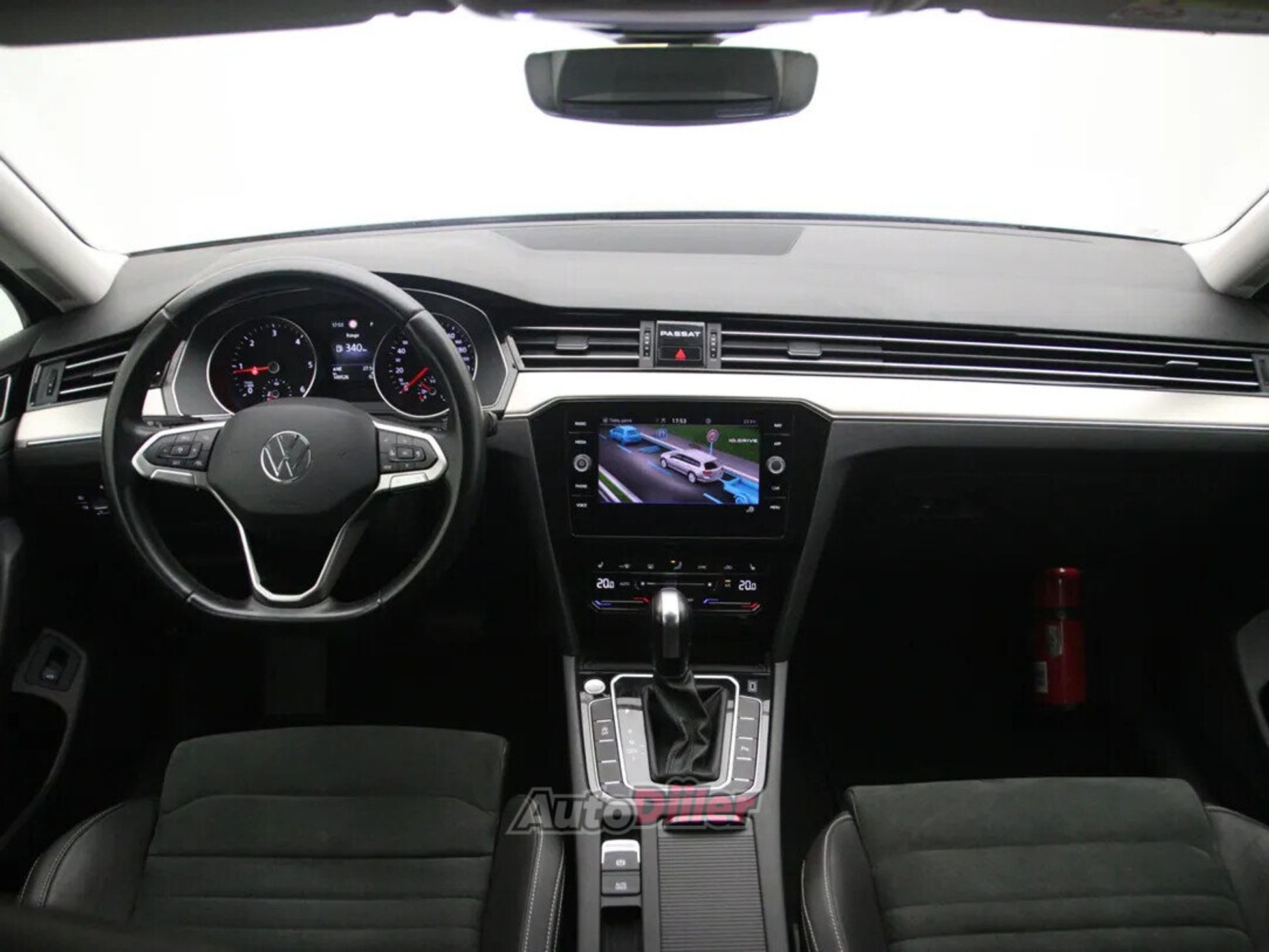 Volkswagen Passat 2021, photo 2/10