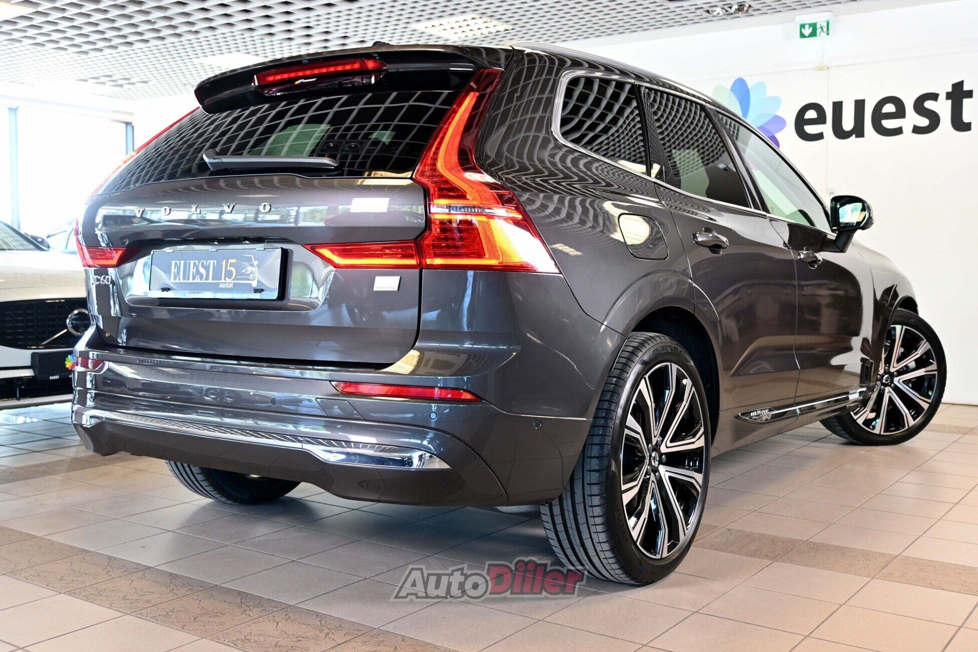 Volvo XC60 2024, photo 2/10