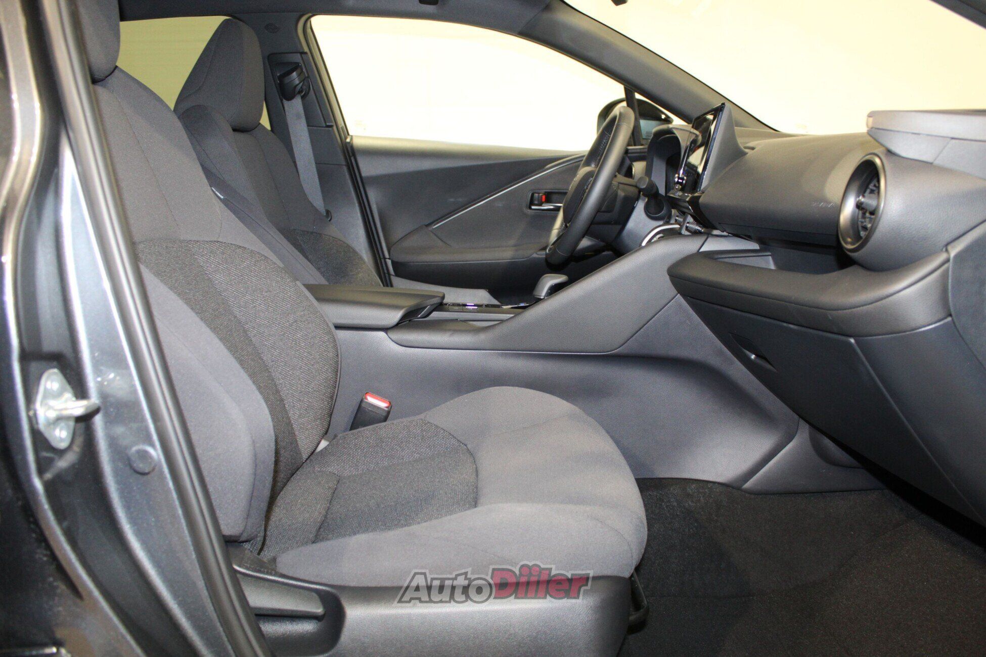 Toyota C-HR Active 1.8 72kW 2024, photo 6/10