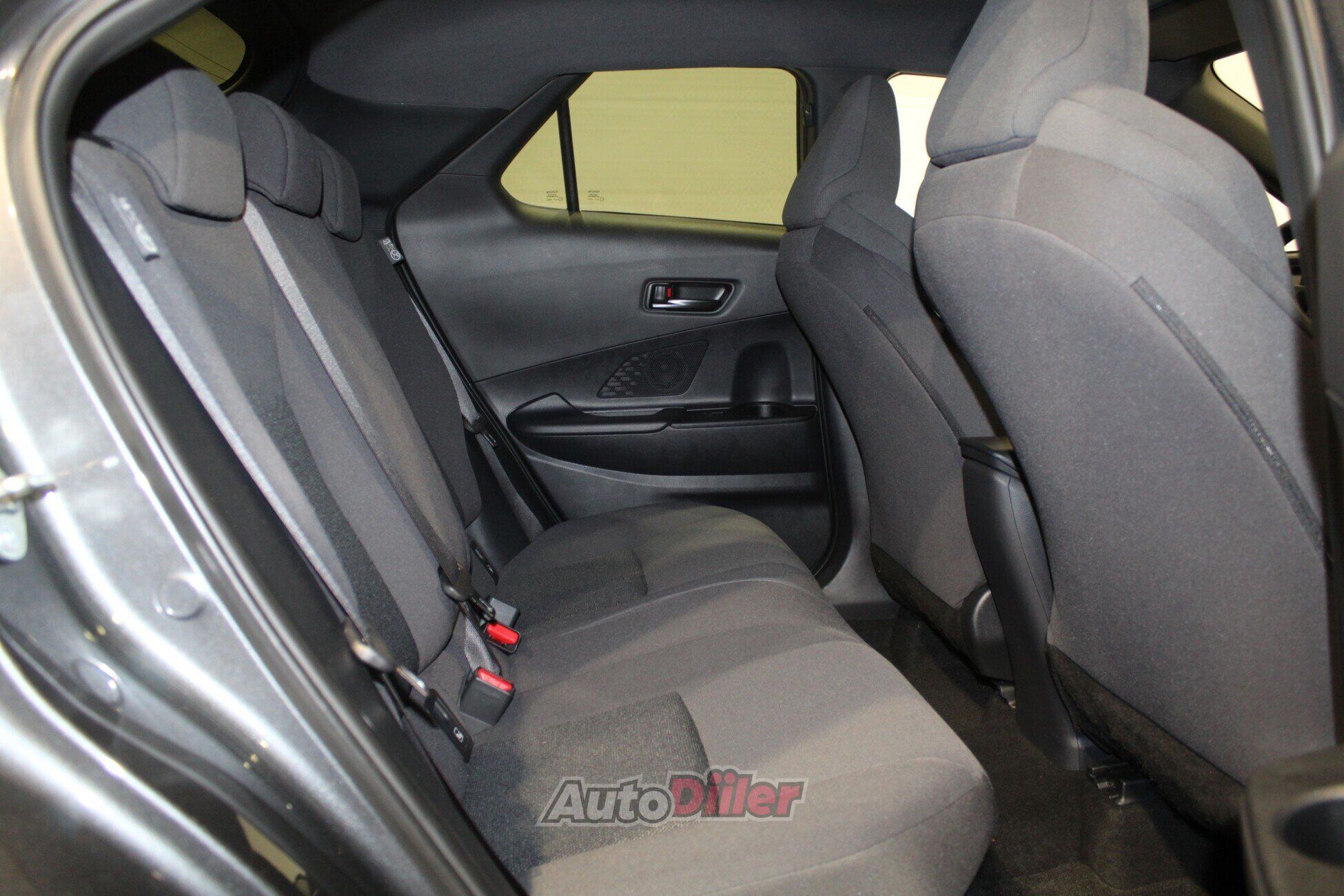 Toyota C-HR Active 1.8 72kW 2024, photo 7/10