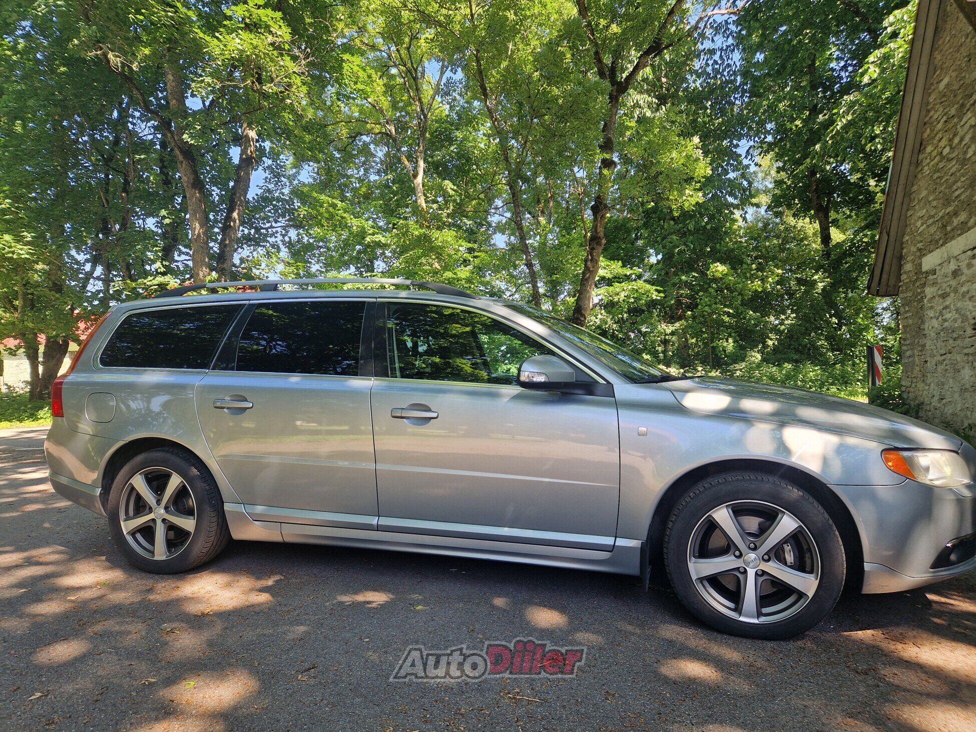 Volvo V70 2.4 136kW 2010, kuva 6/10
