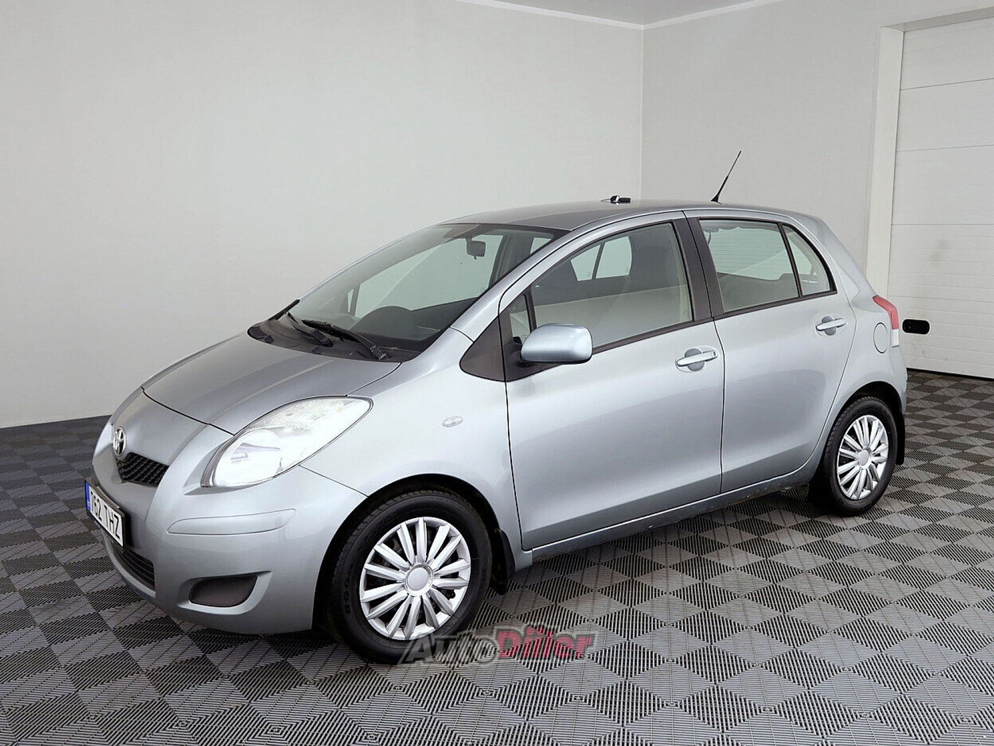Toyota Yaris 1.3 73kW 2010, photo 2/8