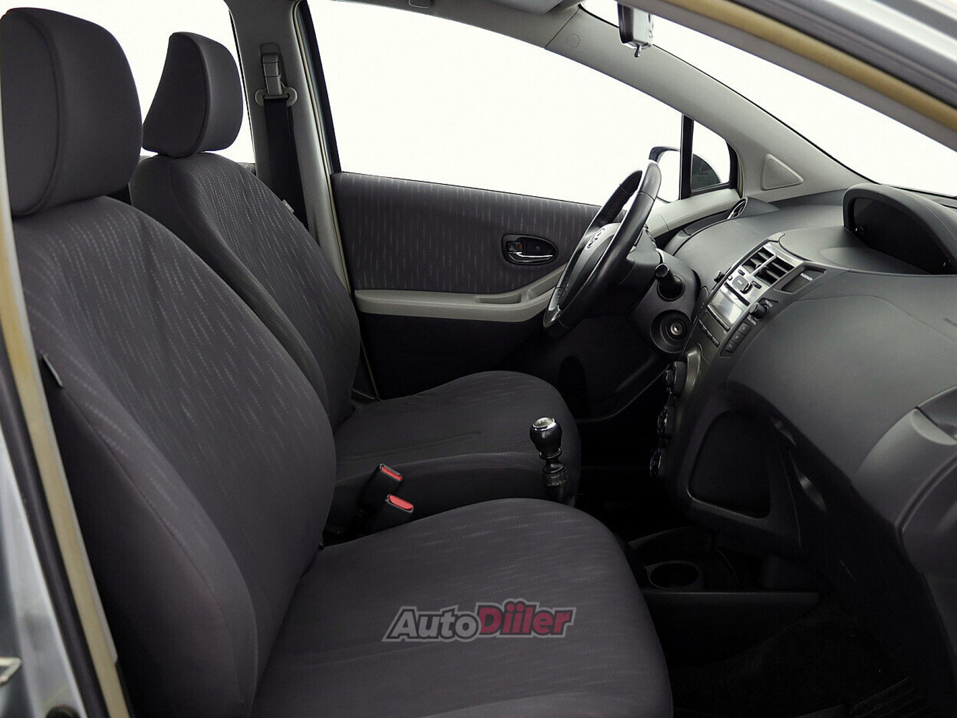Toyota Yaris 1.3 73kW 2010, photo 6/8