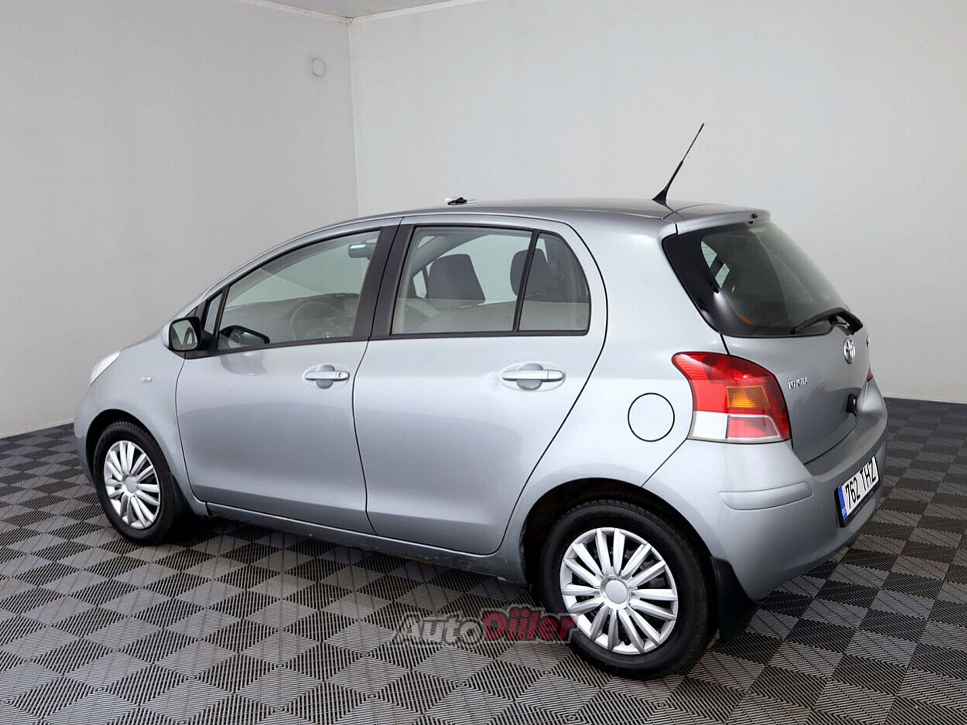 Toyota Yaris 1.3 73kW 2010, photo 4/8