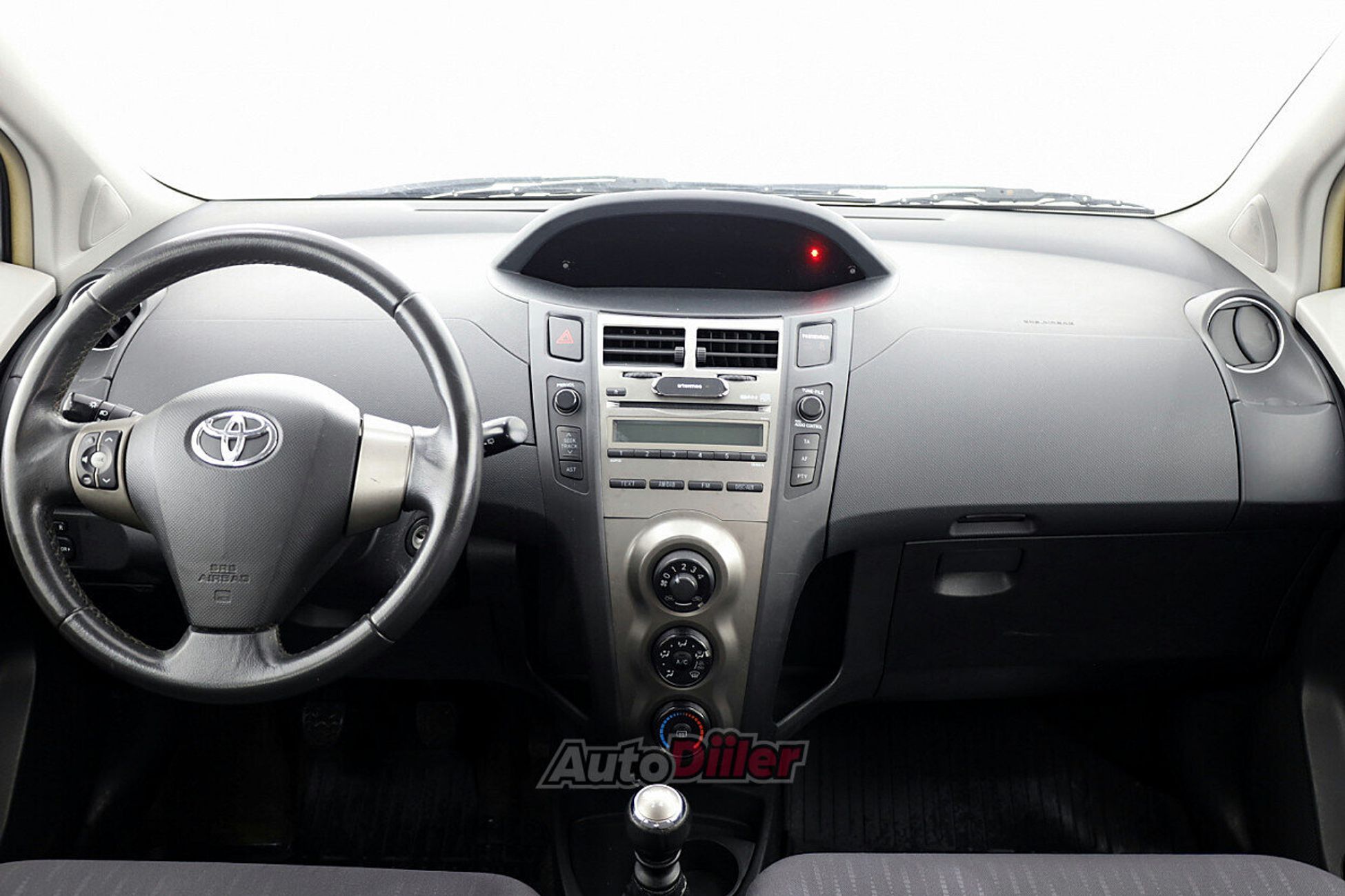 Toyota Yaris 1.3 73kW 2010, photo 5/8