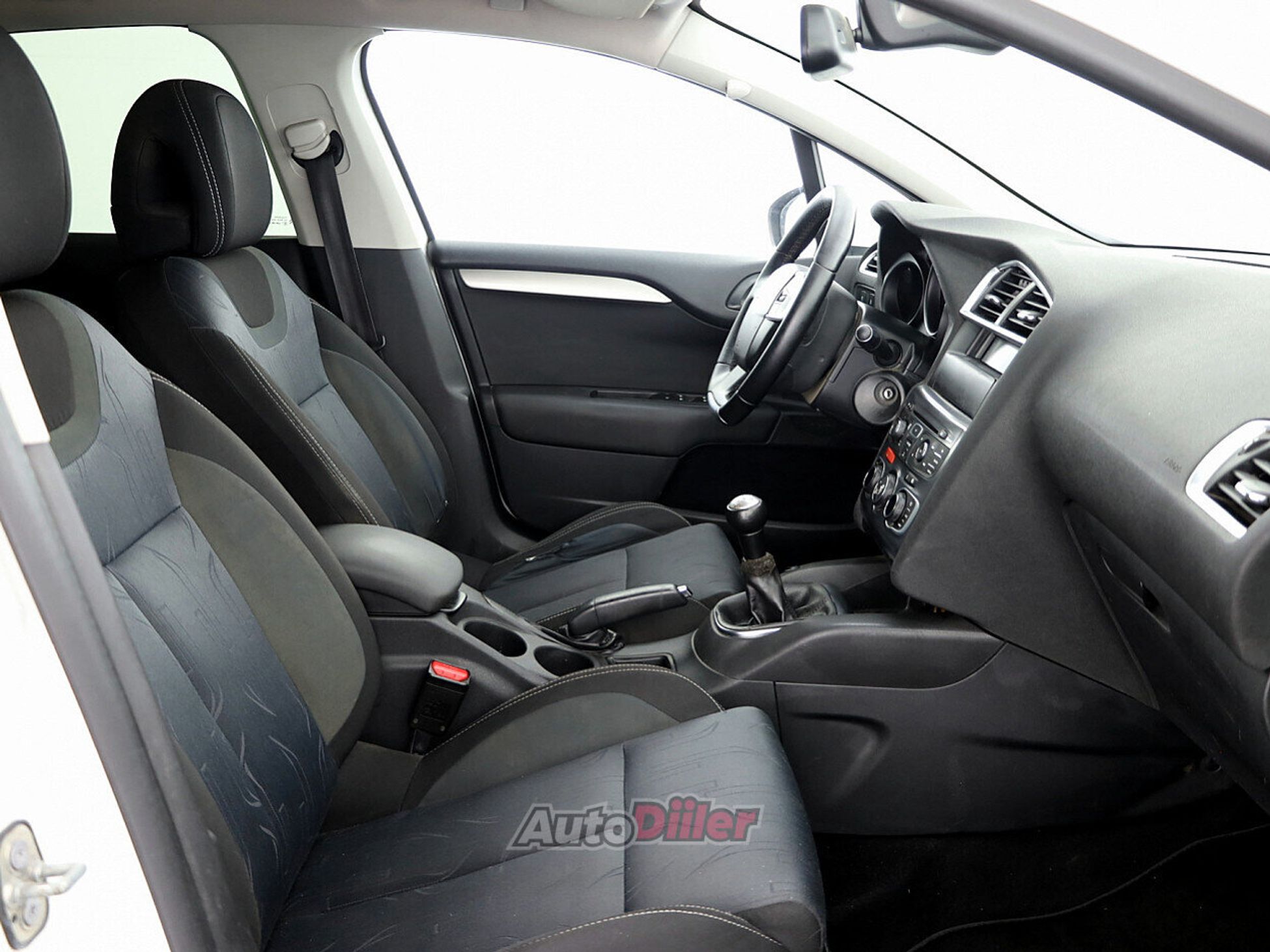 Citroen C4 1.6 68kW 2015, photo 6/8