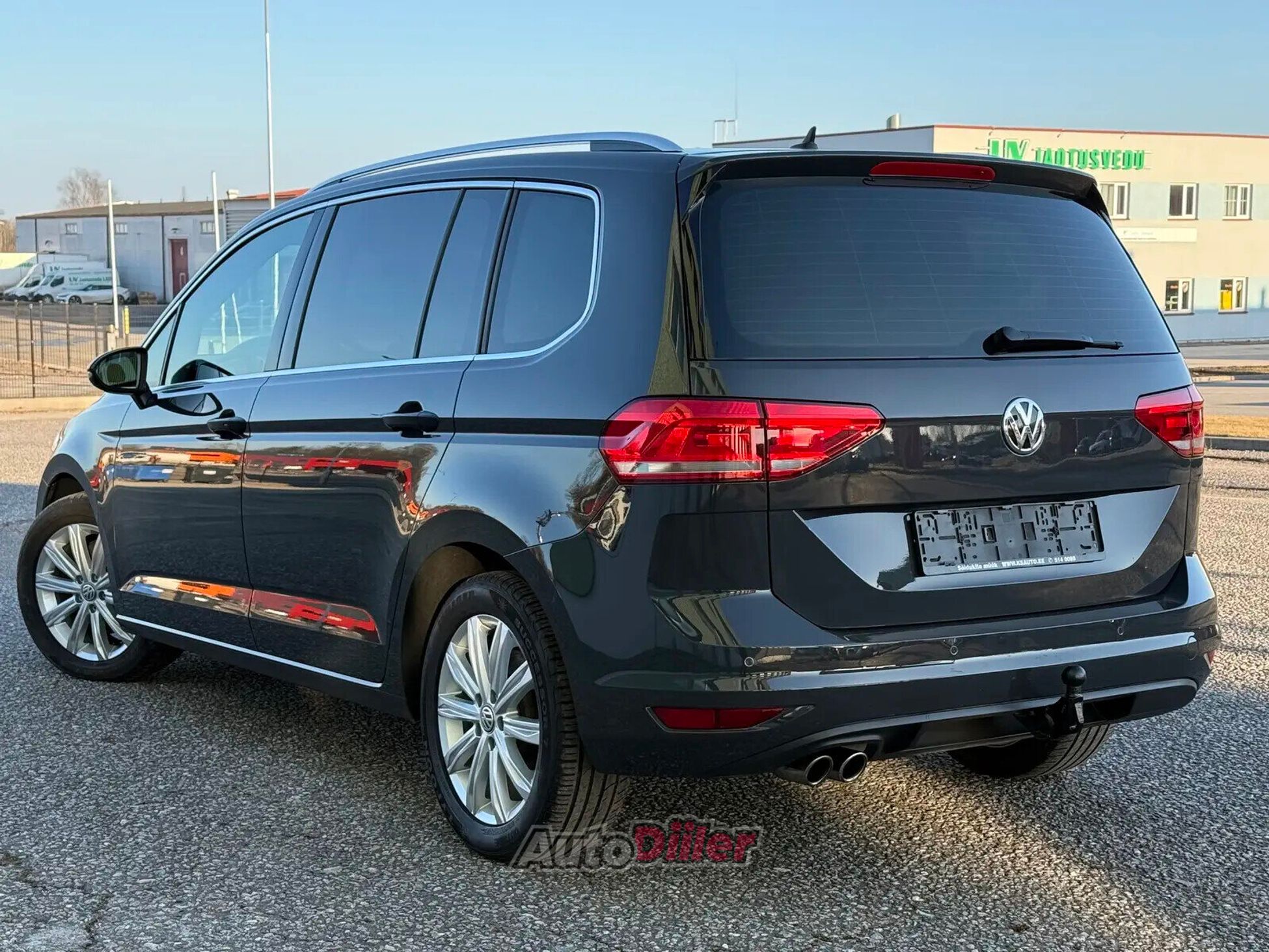Volkswagen Touran 2016, photo 2/10