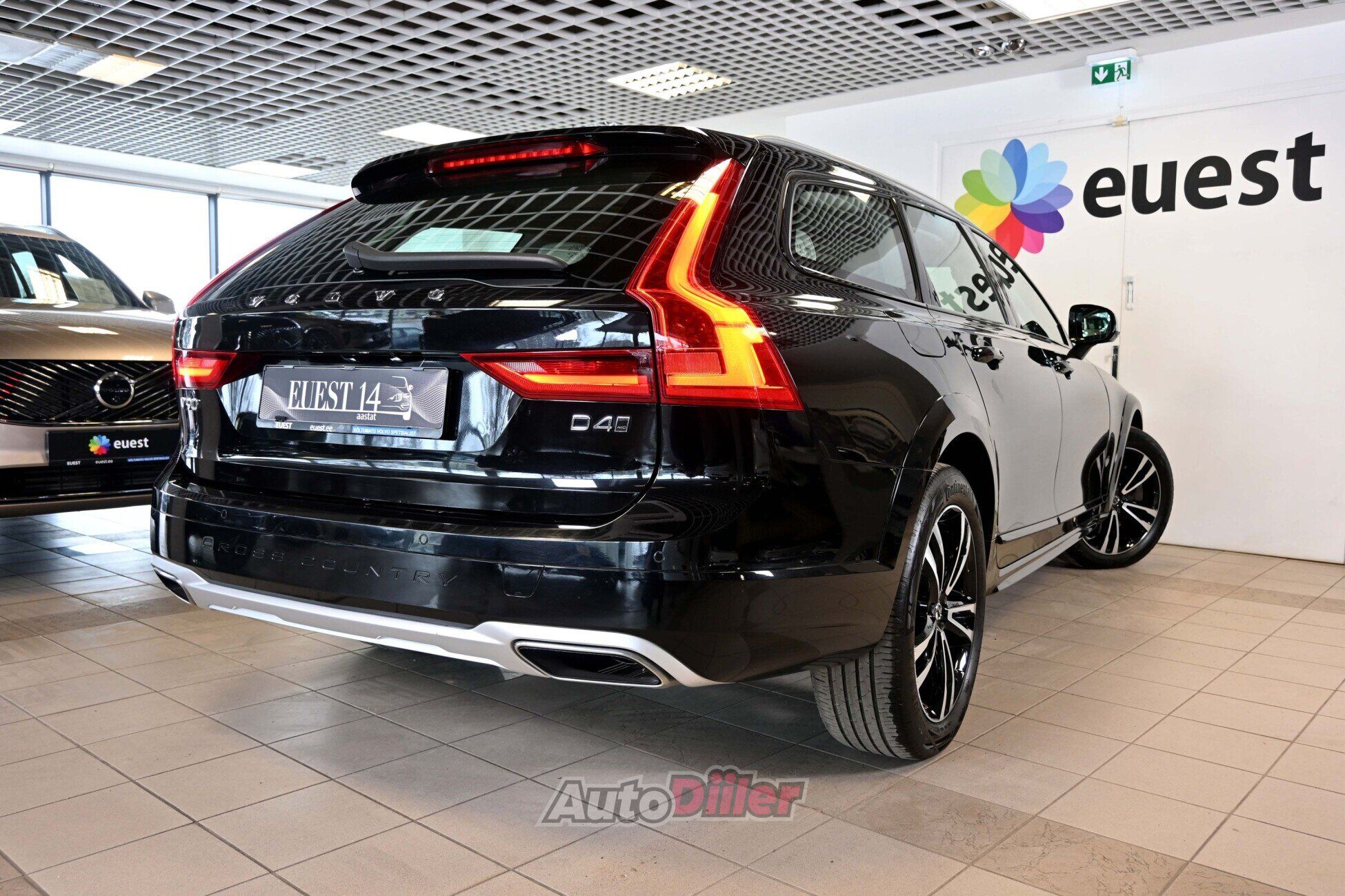 Volvo V90 Cross Country 2019, kuva 2/10