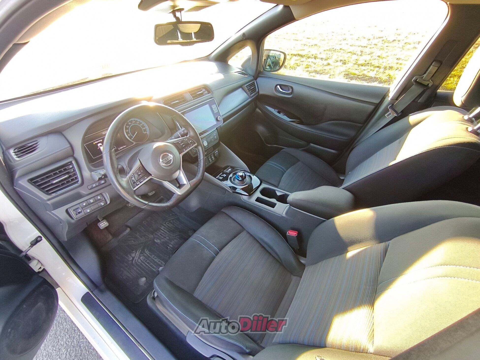 Nissan Leaf 62kWh Tekna ProPilot 90kW 2019, photo 4/10