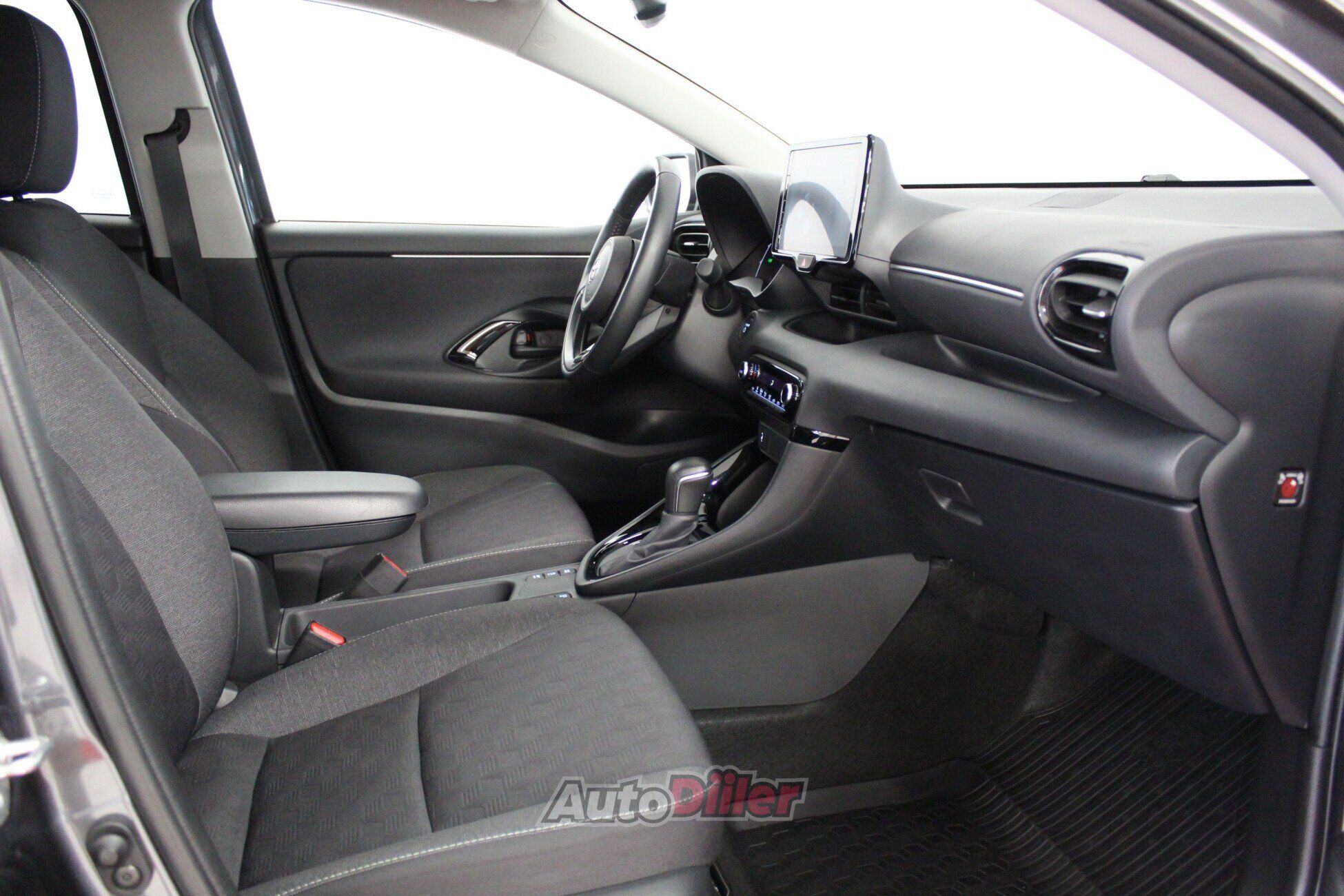 Toyota Yaris 2024, photo 6/10