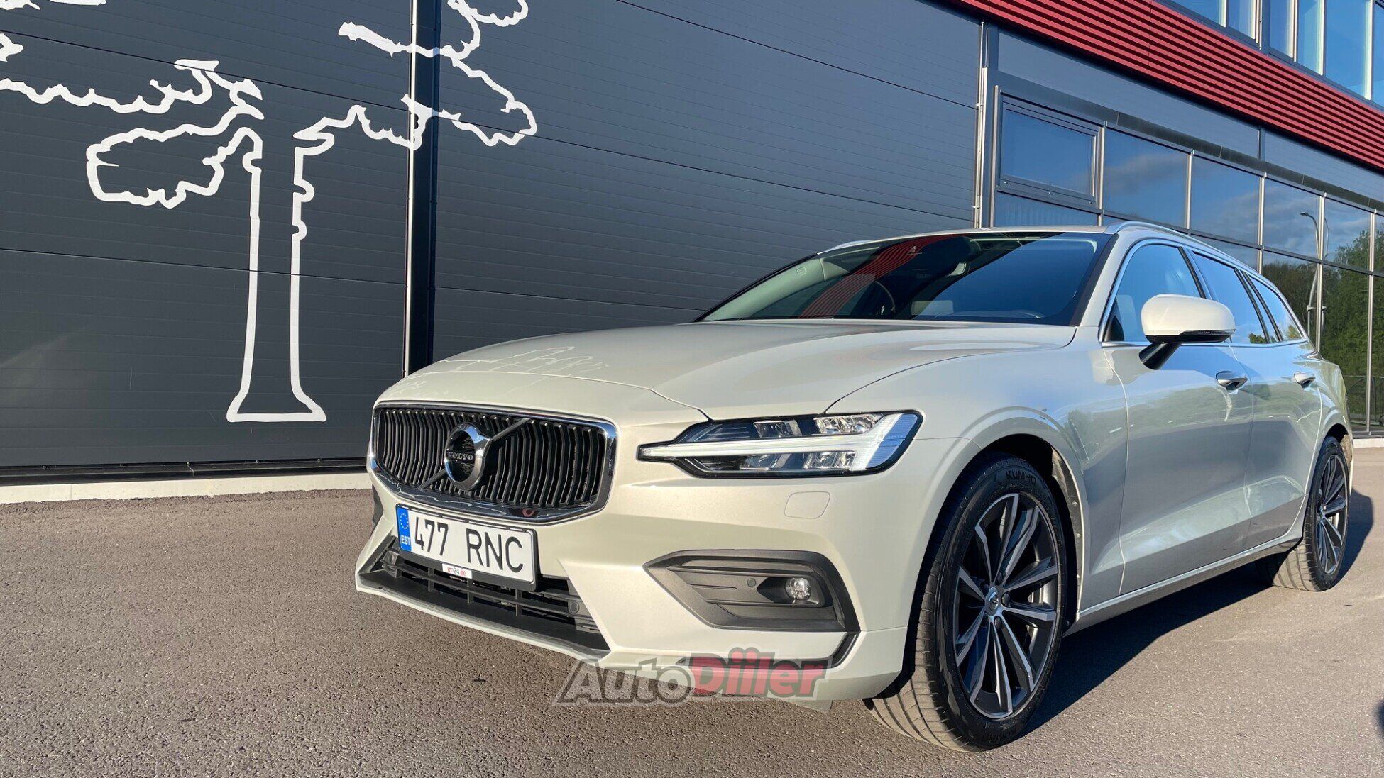 Volvo V60 Momentum Advanced SE 2.0 145kW 2021, kuva 2/10