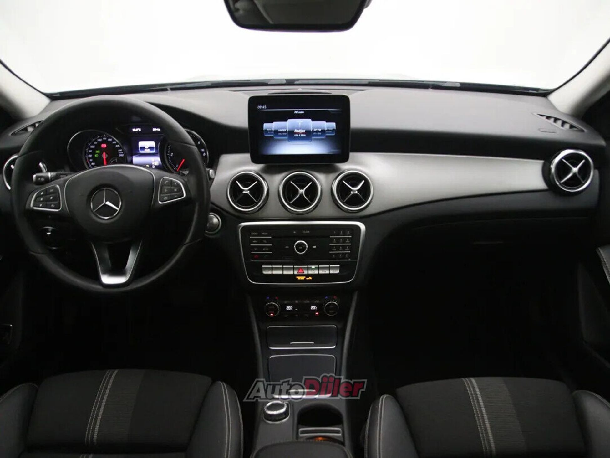 Mercedes-Benz GLA 220 Urban 2.1 130kW 2017, photo 2/10