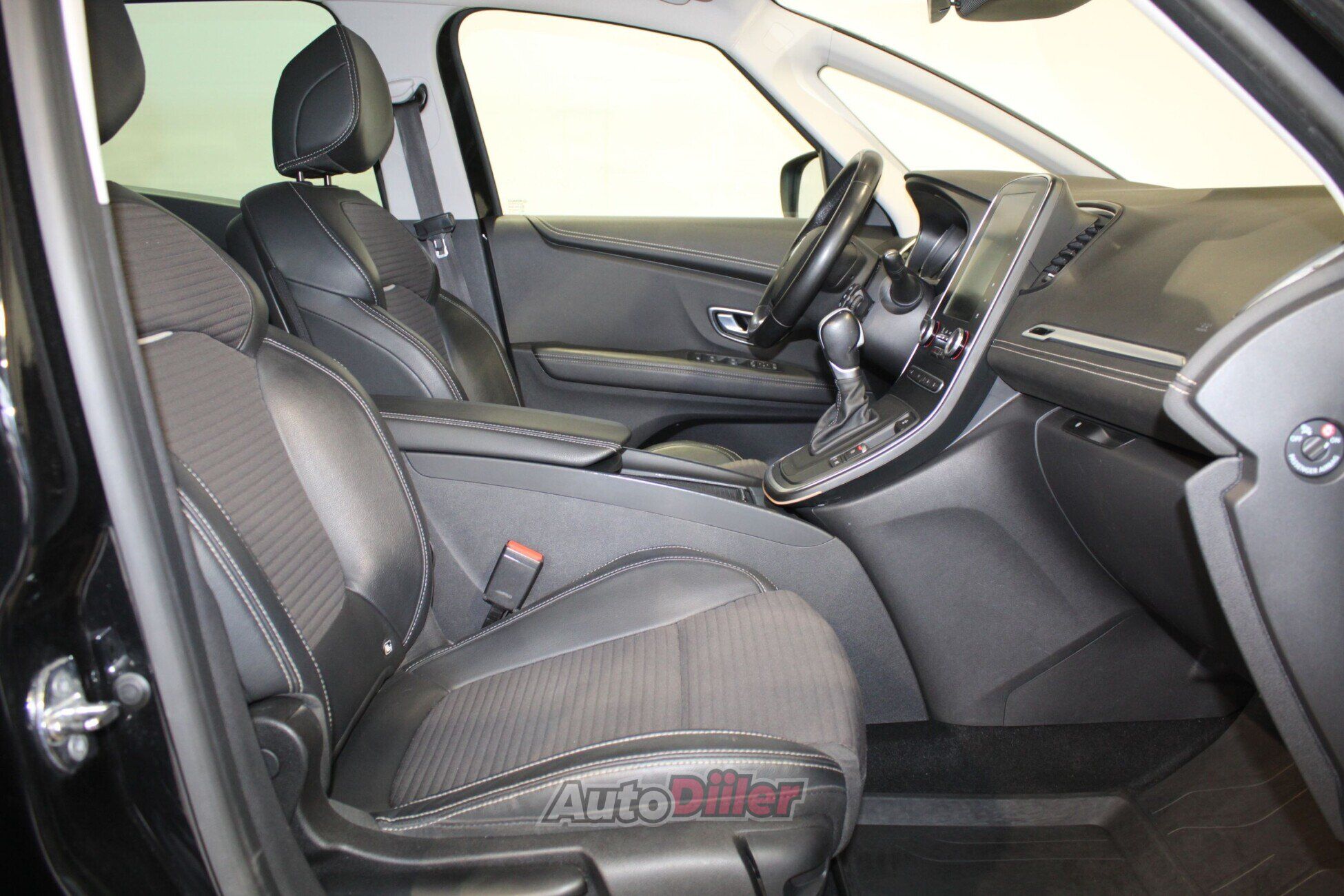 Renault Scenic 2021, photo 6/10
