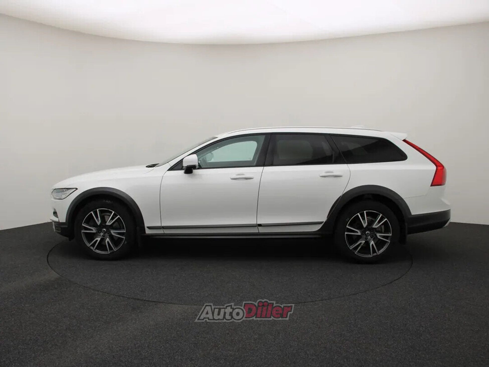 Volvo V90 Cross Country 2019, photo 6/10