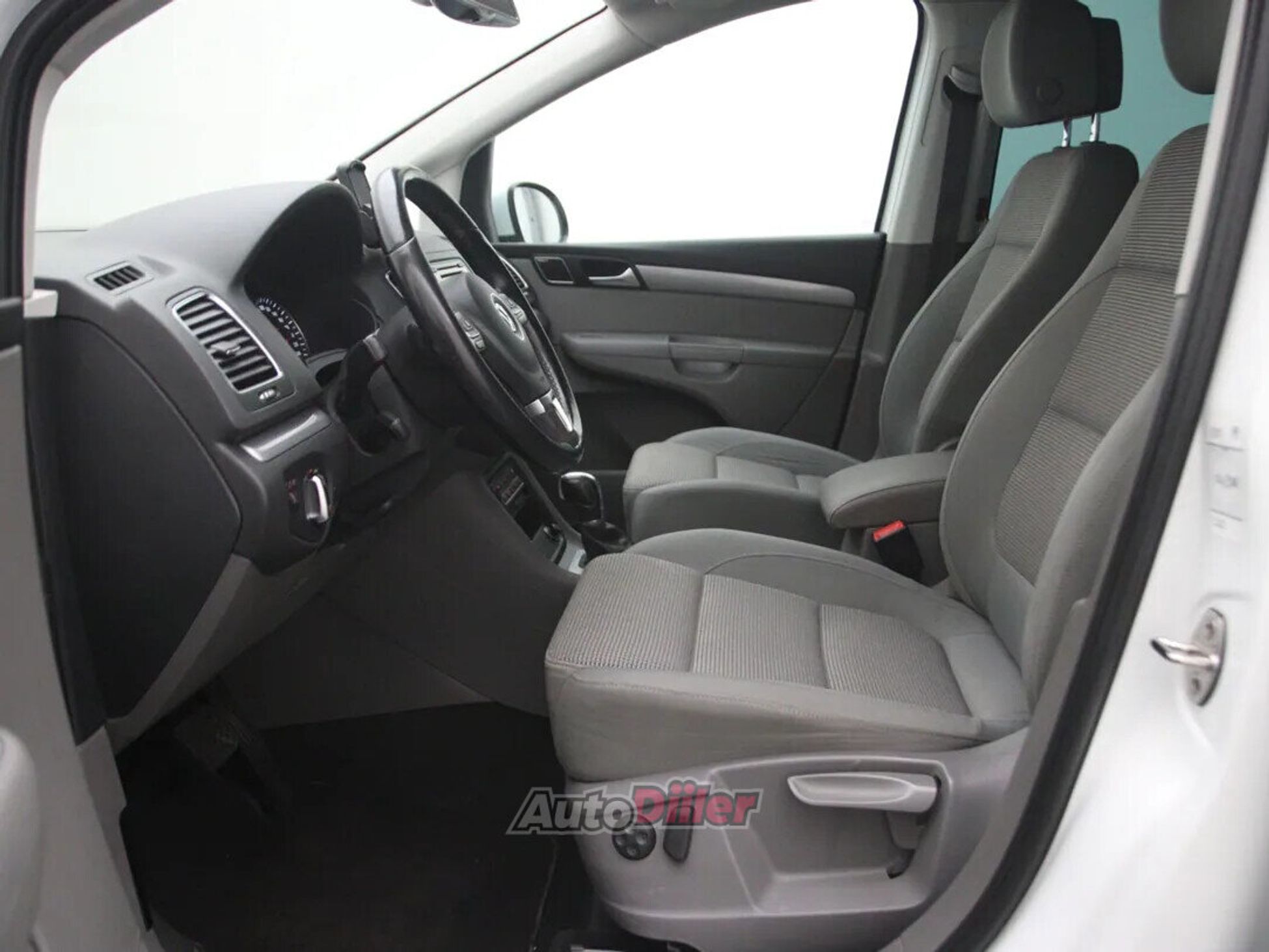 Volkswagen Sharan Comfortline 2.0 130kW 2015, kuva 4/10