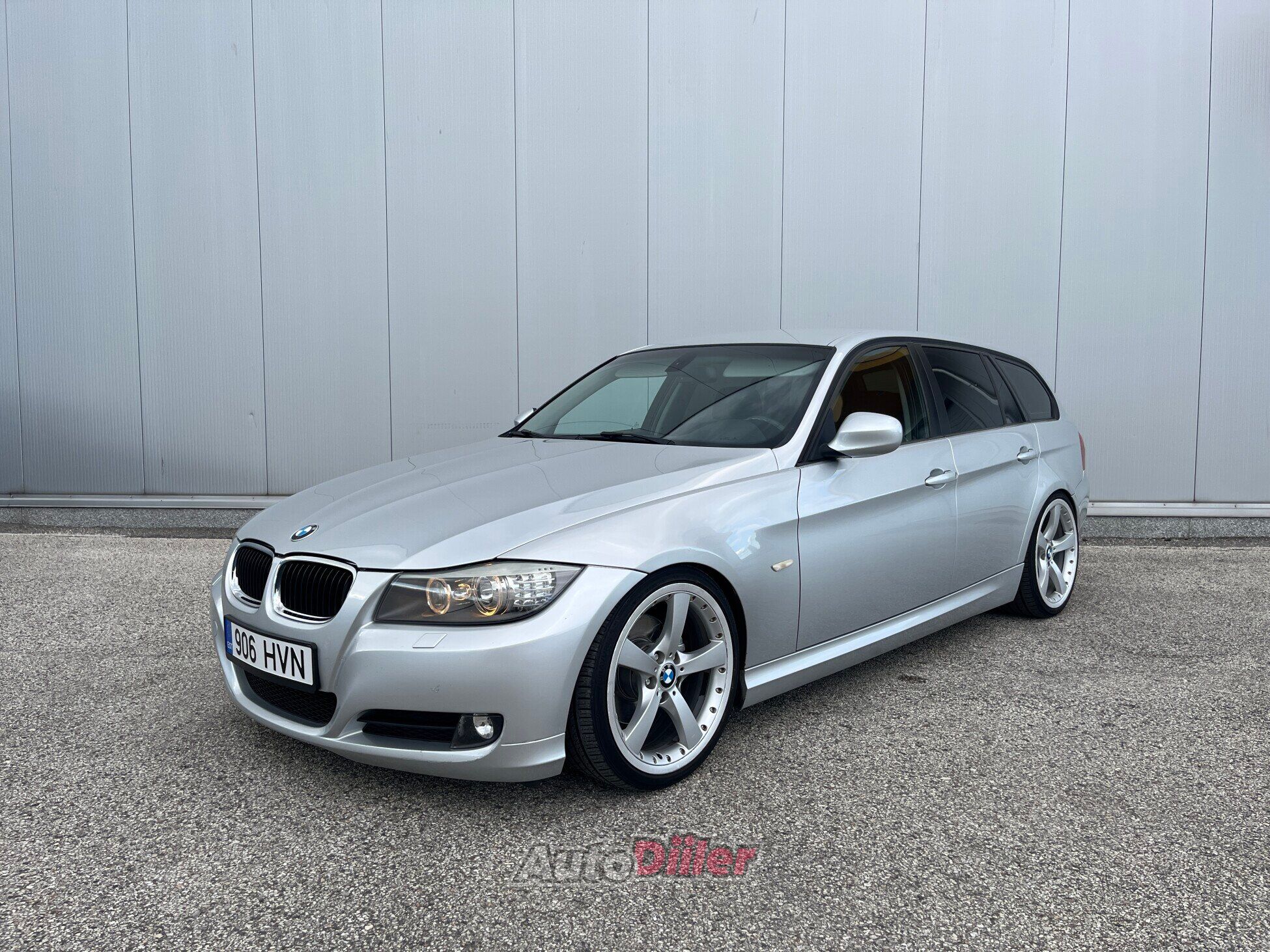 BMW 318 d LCI 2.0 105kW 2010, kuva 2/10
