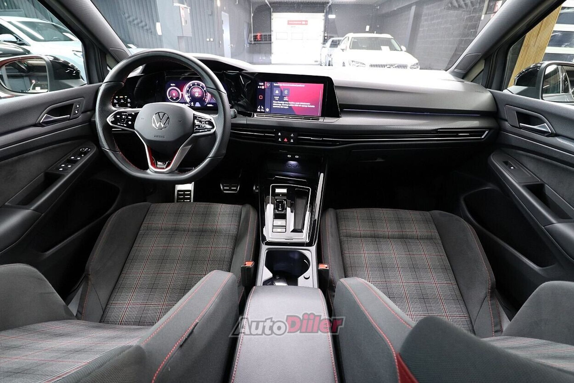 Volkswagen Golf GTI GTI 2.0 180kW 2024, photo 6/10