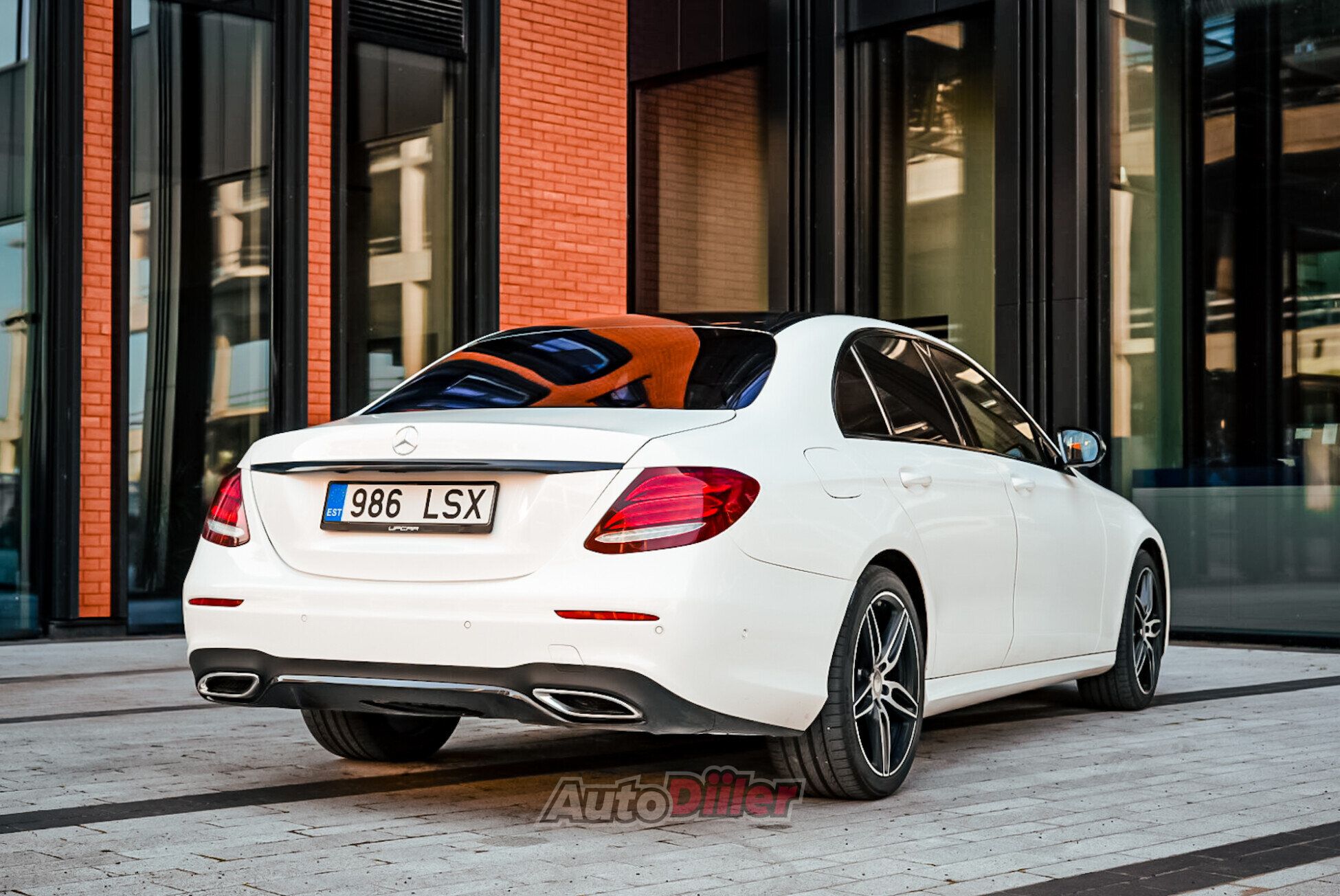 Mercedes-Benz E 220 2016, kuva 7/10