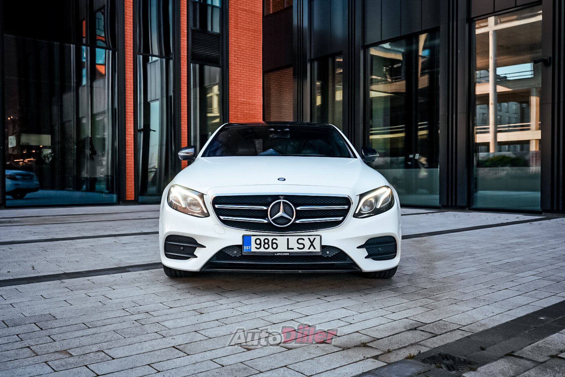 Mercedes-Benz E 220 2016, kuva 2/10