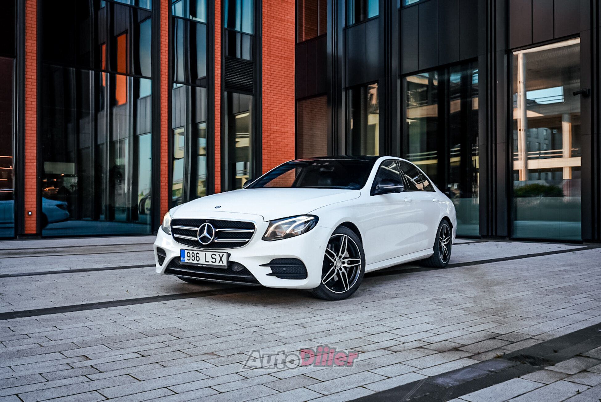 Mercedes-Benz E 220 2016, kuva 3/10
