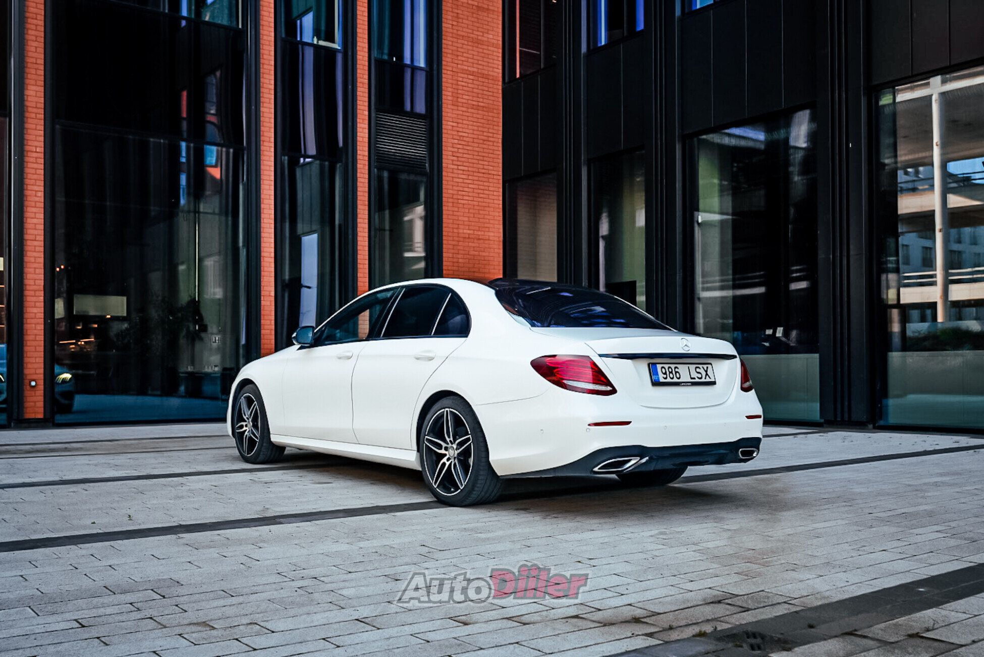 Mercedes-Benz E 220 2016, kuva 5/10