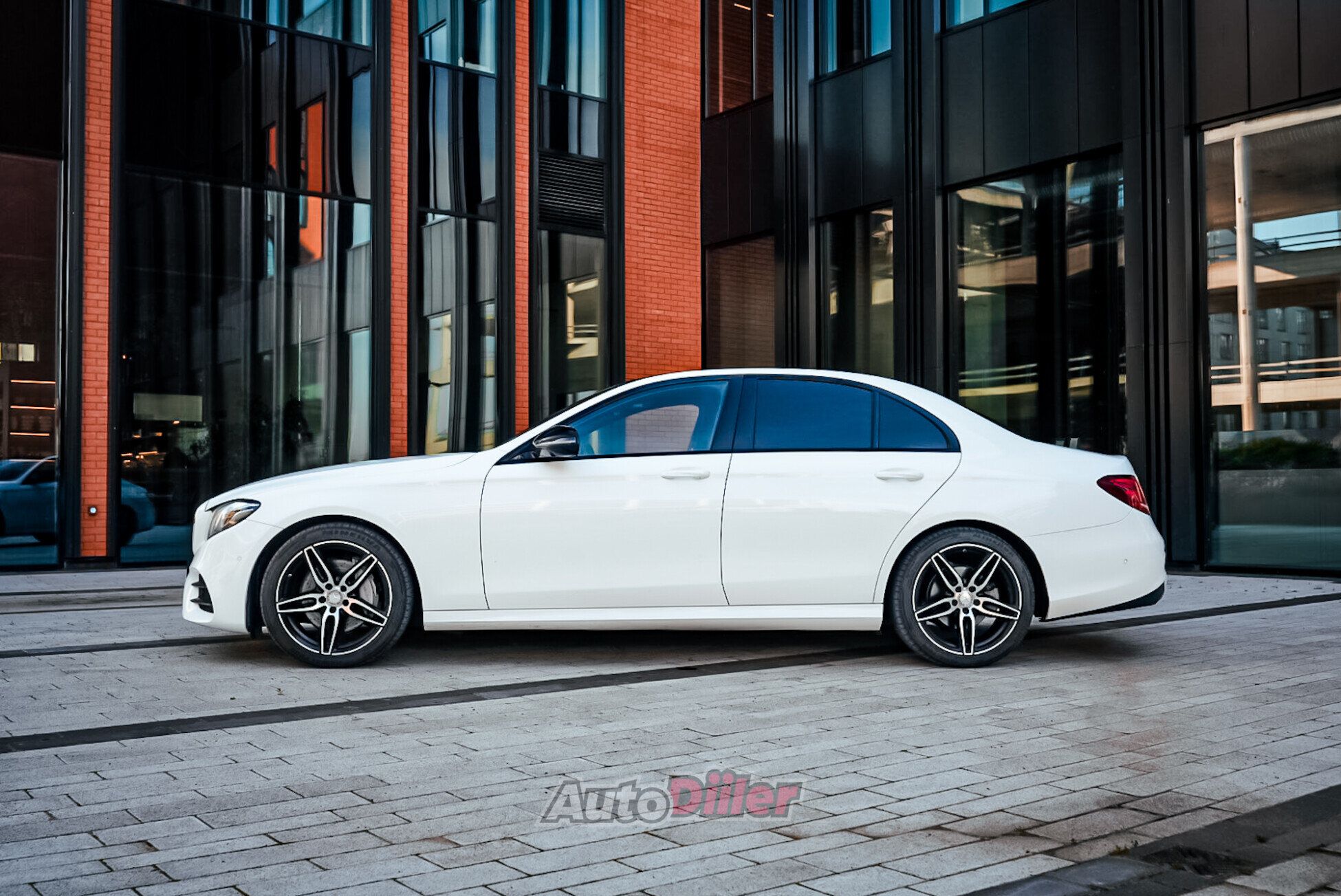 Mercedes-Benz E 220 2016, kuva 4/10