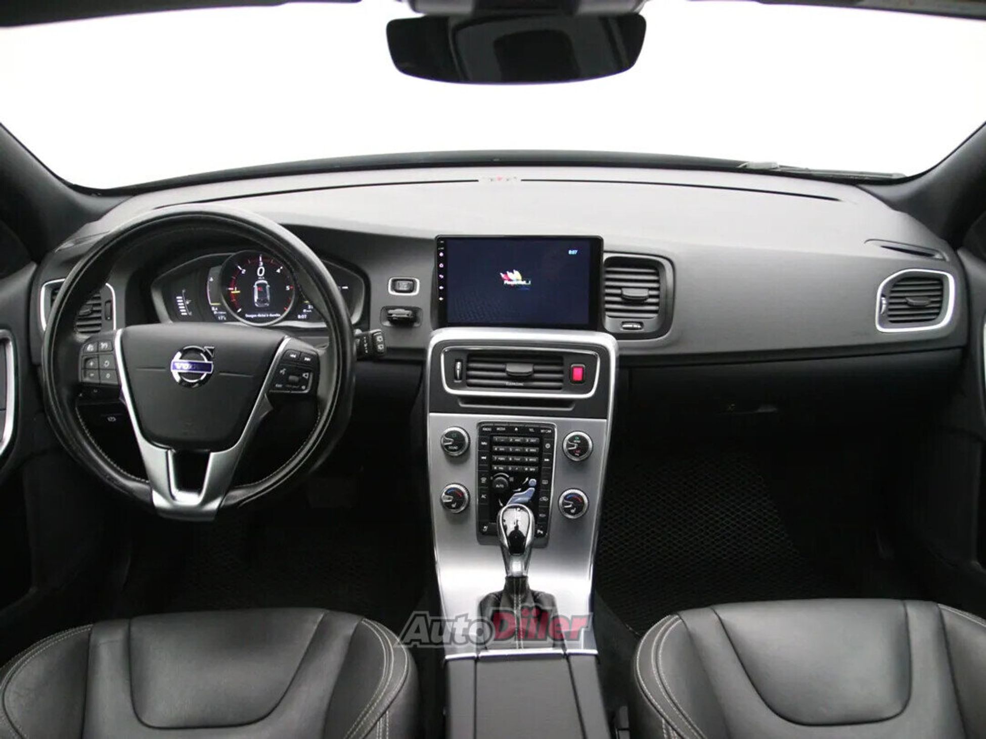 Volvo V60 Polar+ Dynamic 2.0 110kW 2018, kuva 2/10