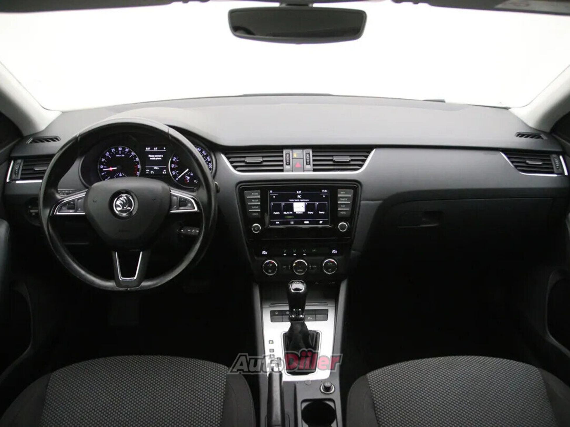 Skoda Octavia Ambition Business 1.6 81kW 2016, kuva 2/10
