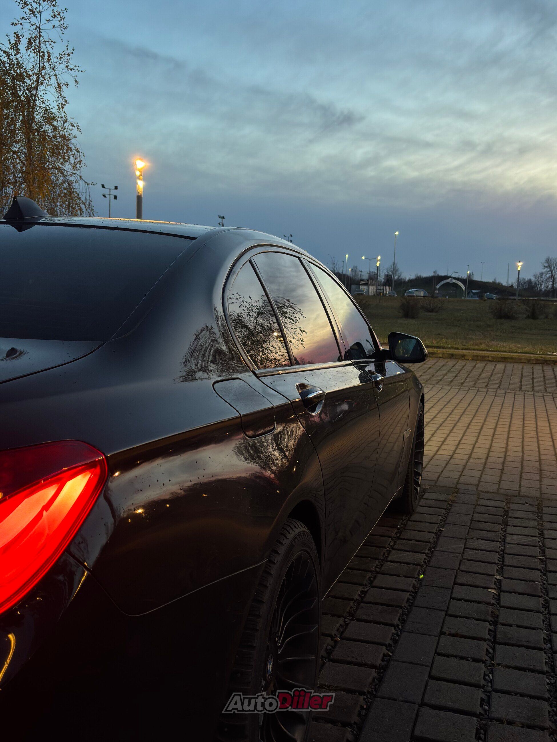 BMW 740 3.0 230kW 2012, kuva 2/9