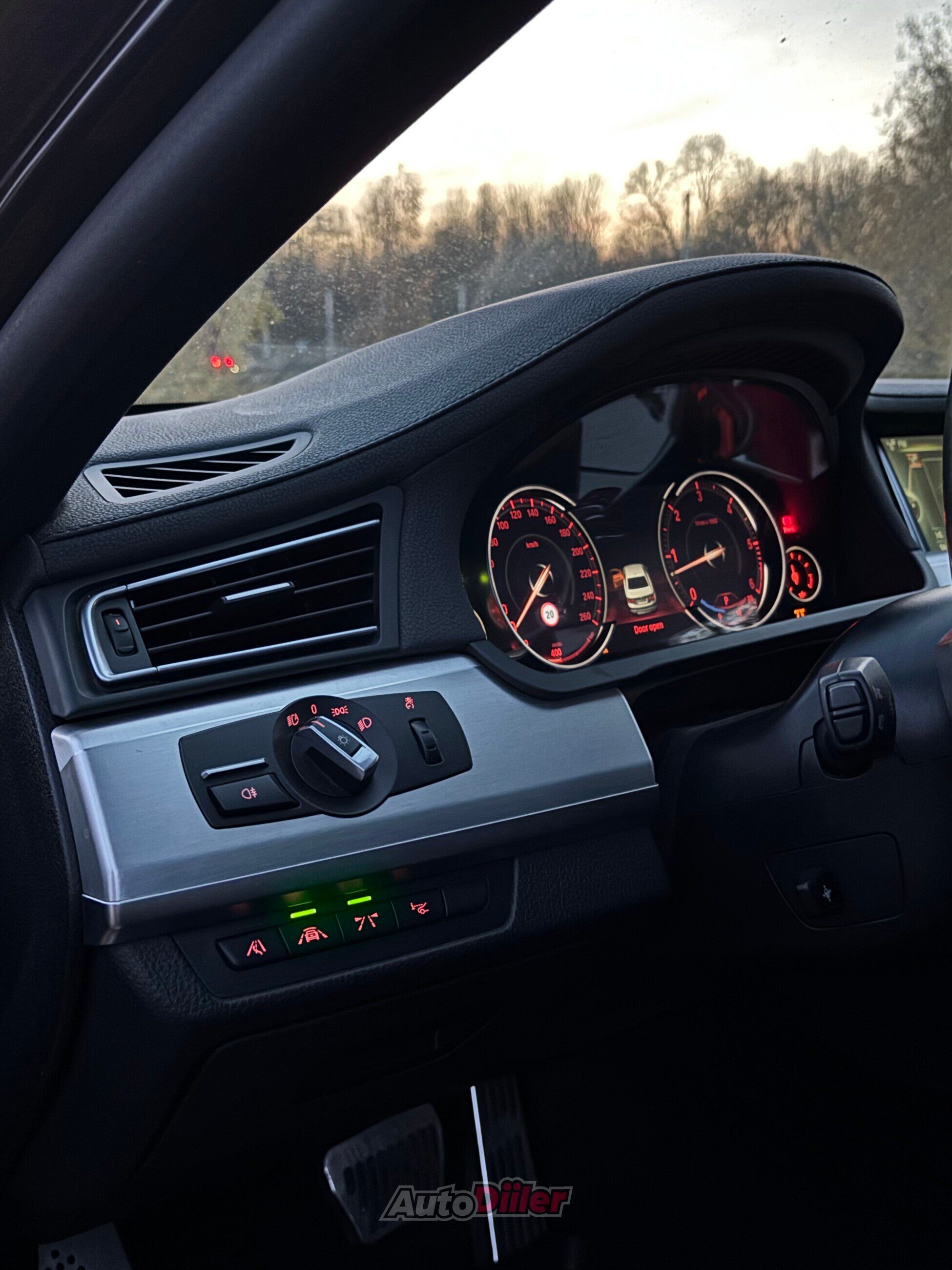 BMW 740 3.0 230kW 2012, kuva 5/9