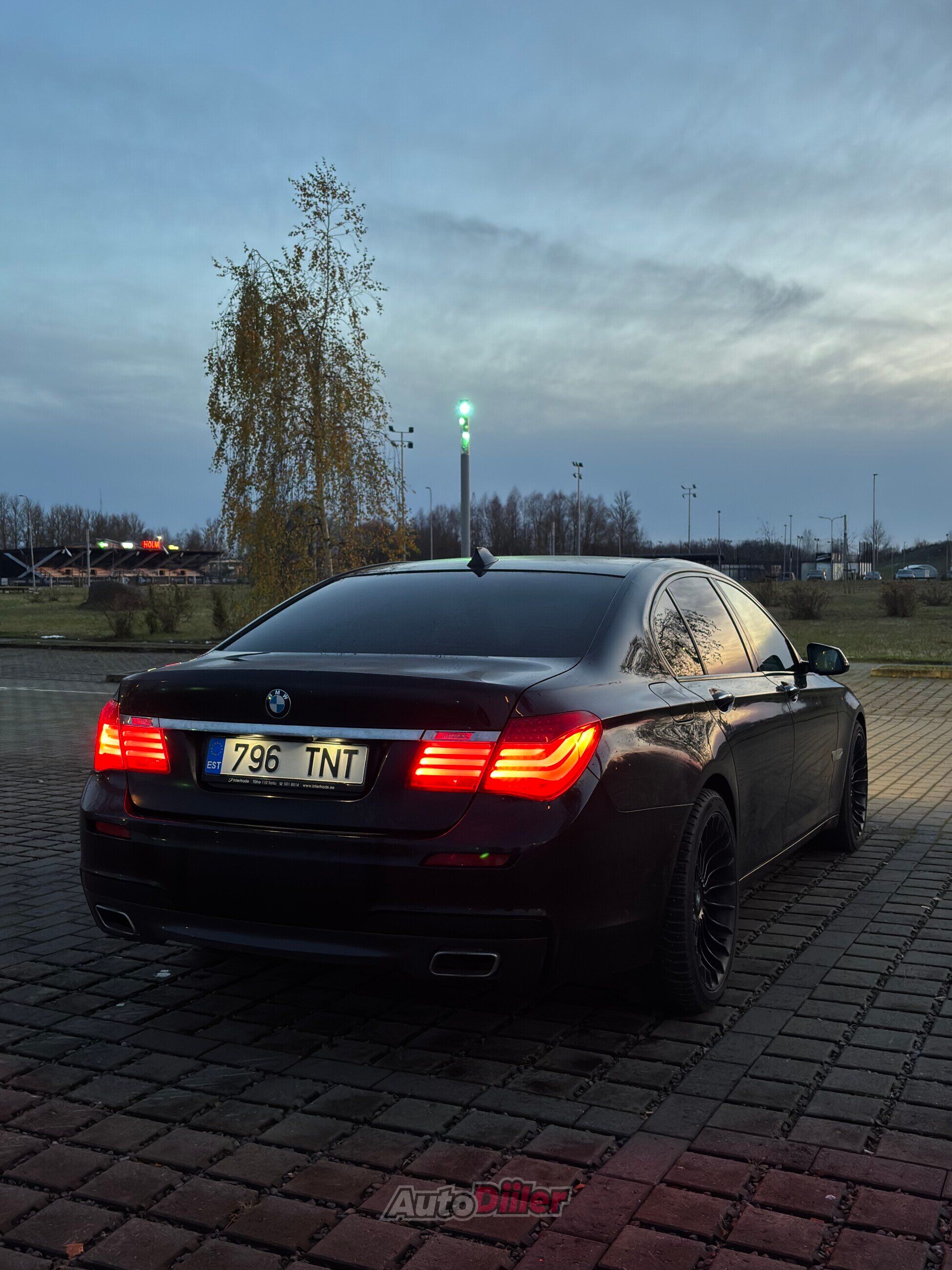 BMW 740 3.0 230kW 2012, kuva 3/9