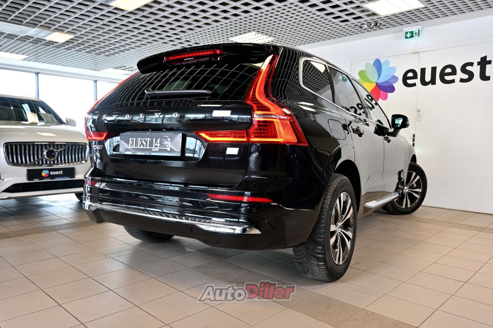 Volvo XC60 2024, photo 2/10