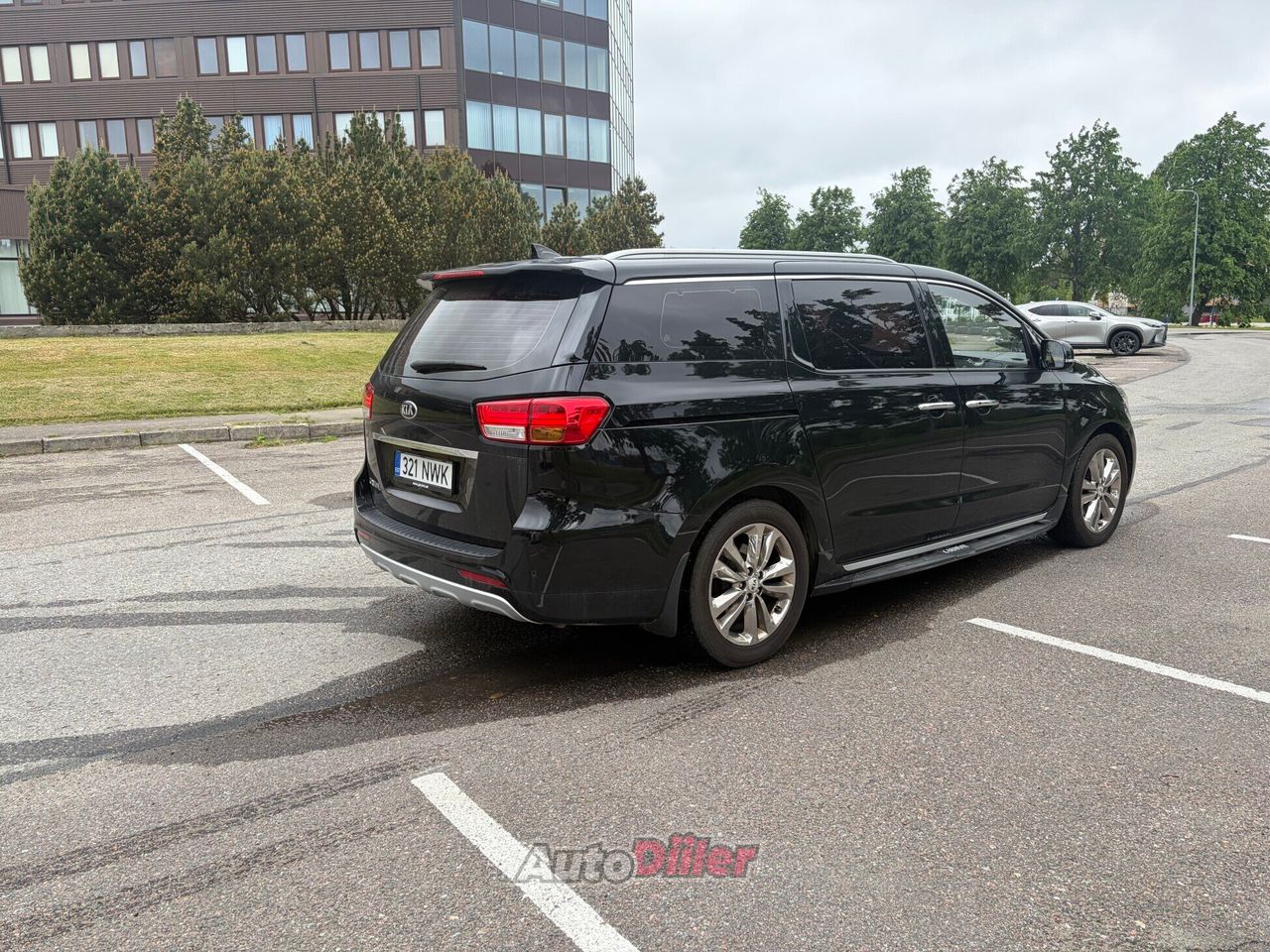 Kia Carnival Luxury 143kW