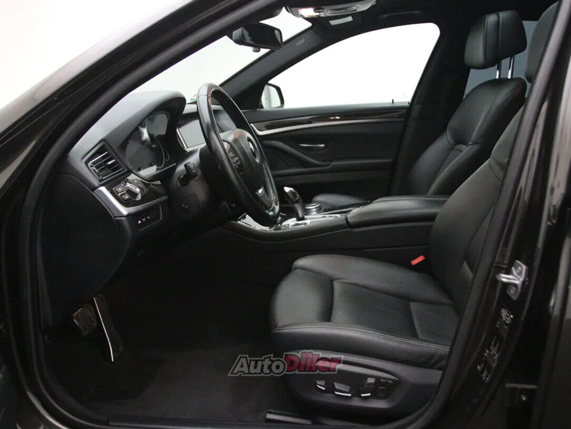 BMW 525 Luxury Line 2.0 160kW 2014, photo 4/10