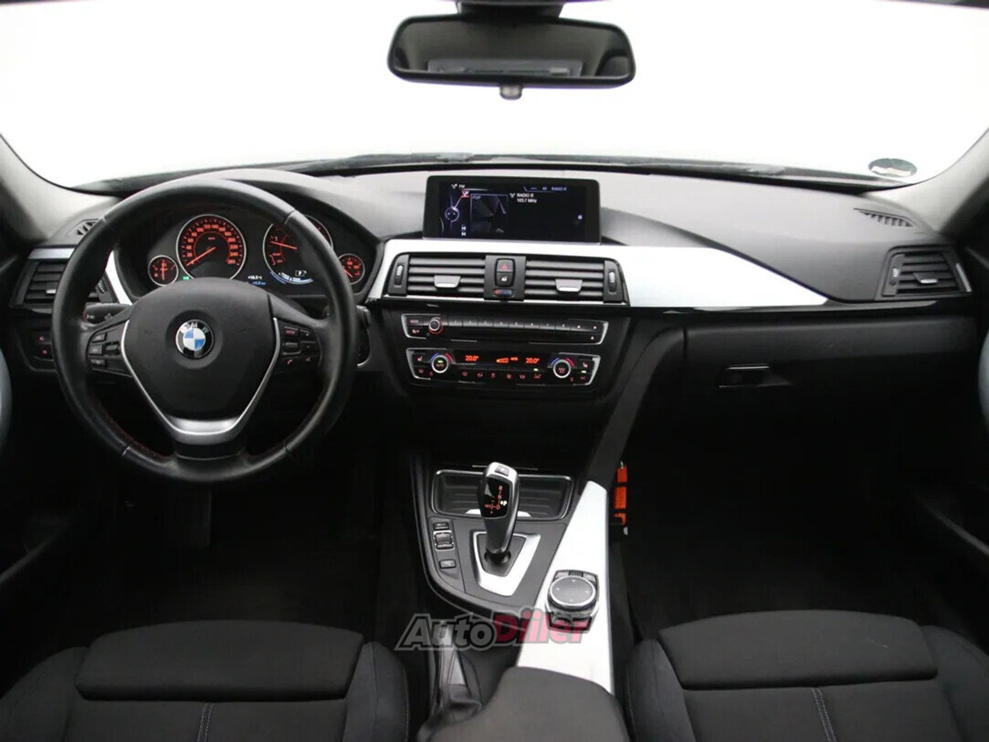 BMW 320 Executive 2.0 120kW 2014, photo 2/10