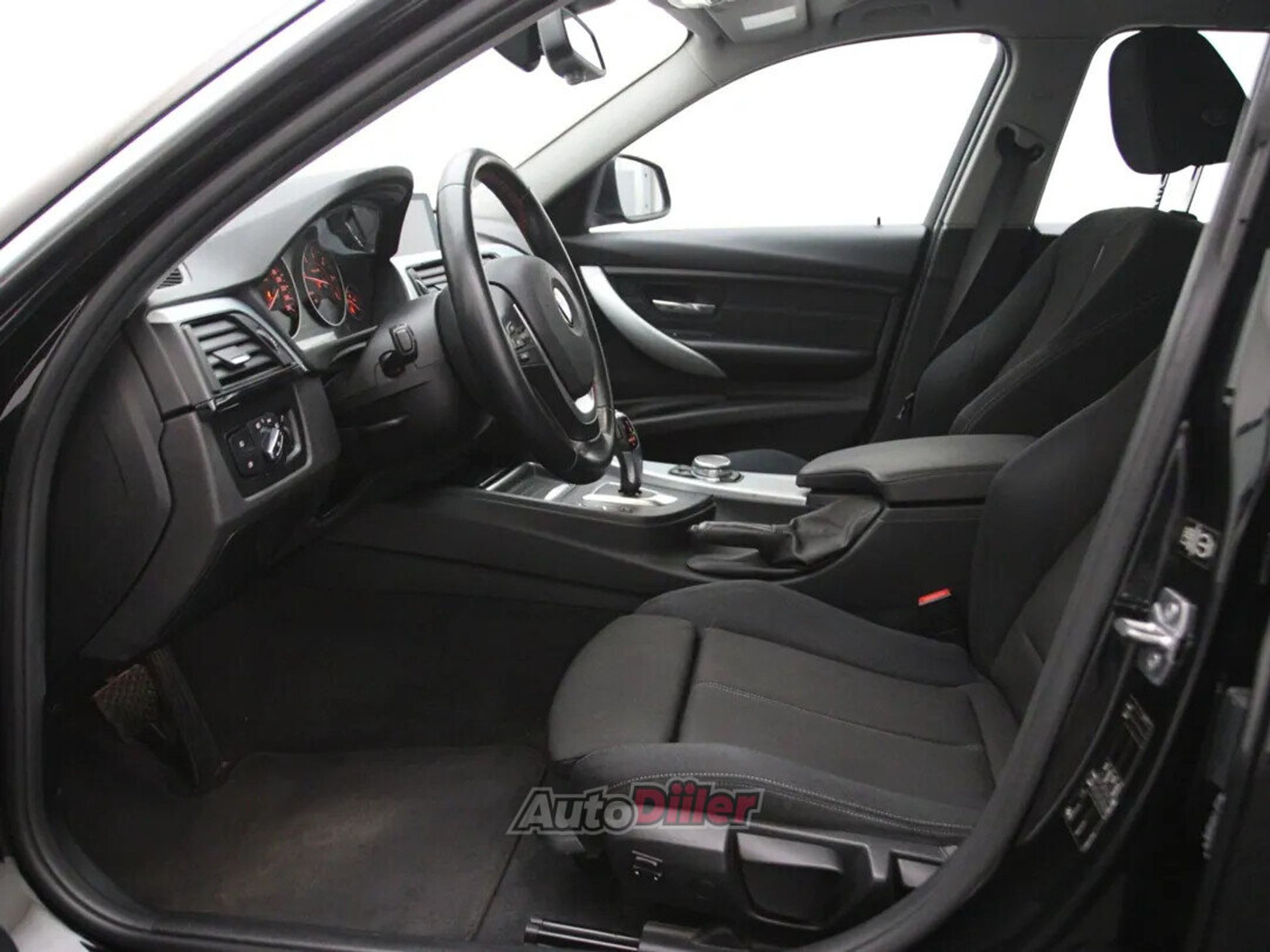 BMW 320 Executive 2.0 120kW 2014, photo 4/10