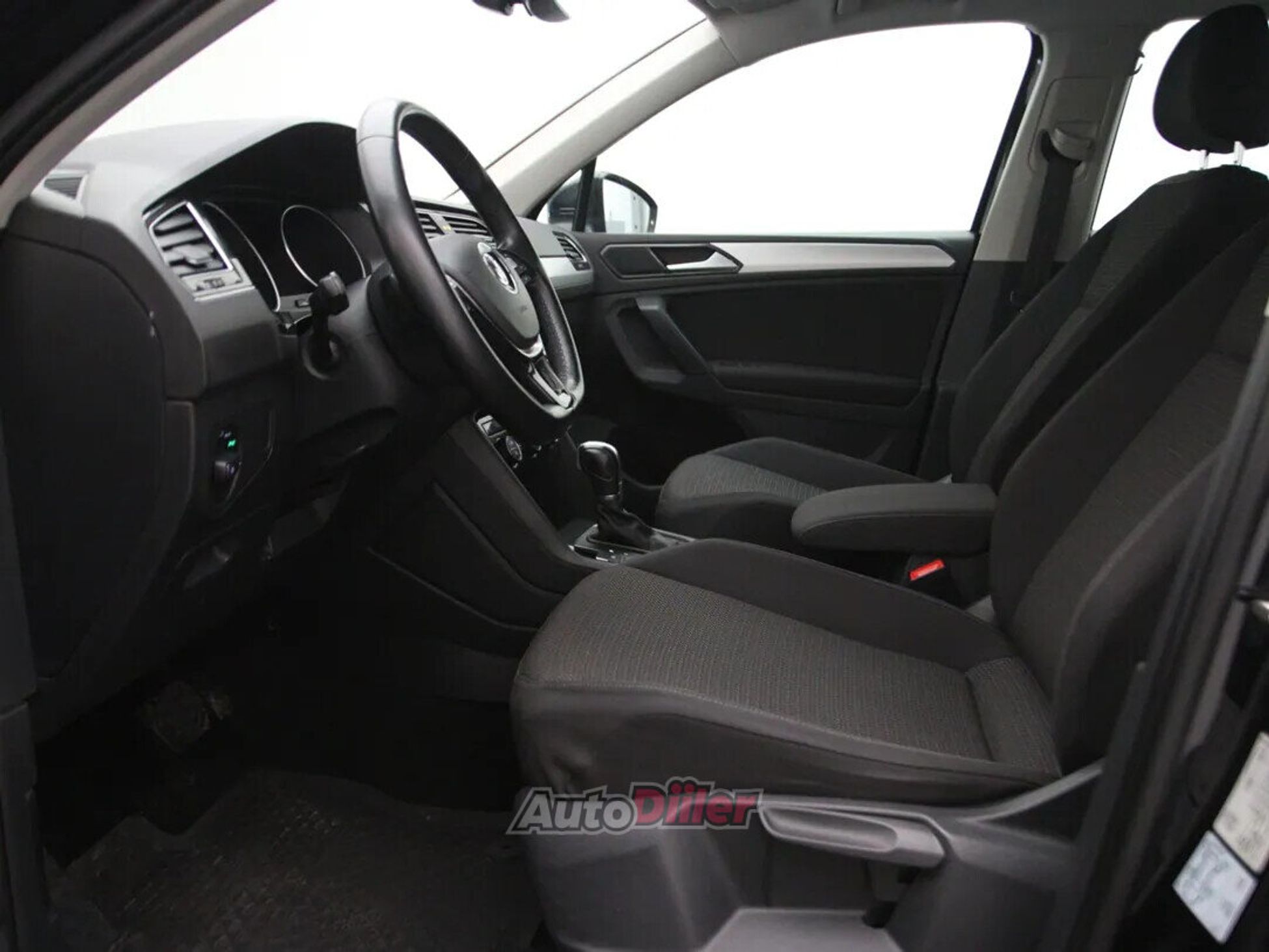 Volkswagen Tiguan Comfortline 2.0 110kW 2018, kuva 4/10