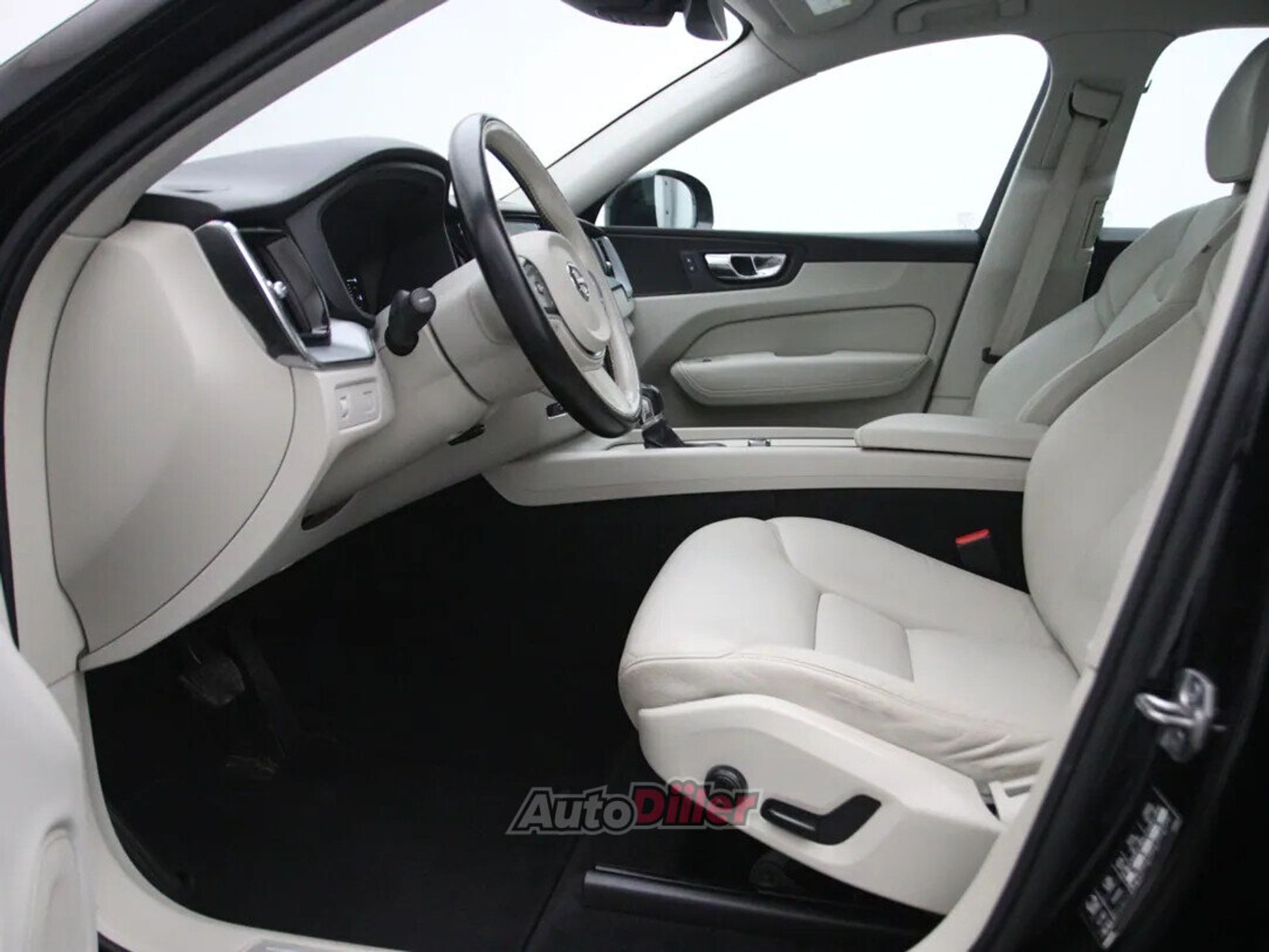 Volvo XC60 Momentum 2.0 140kW 2018, photo 4/10