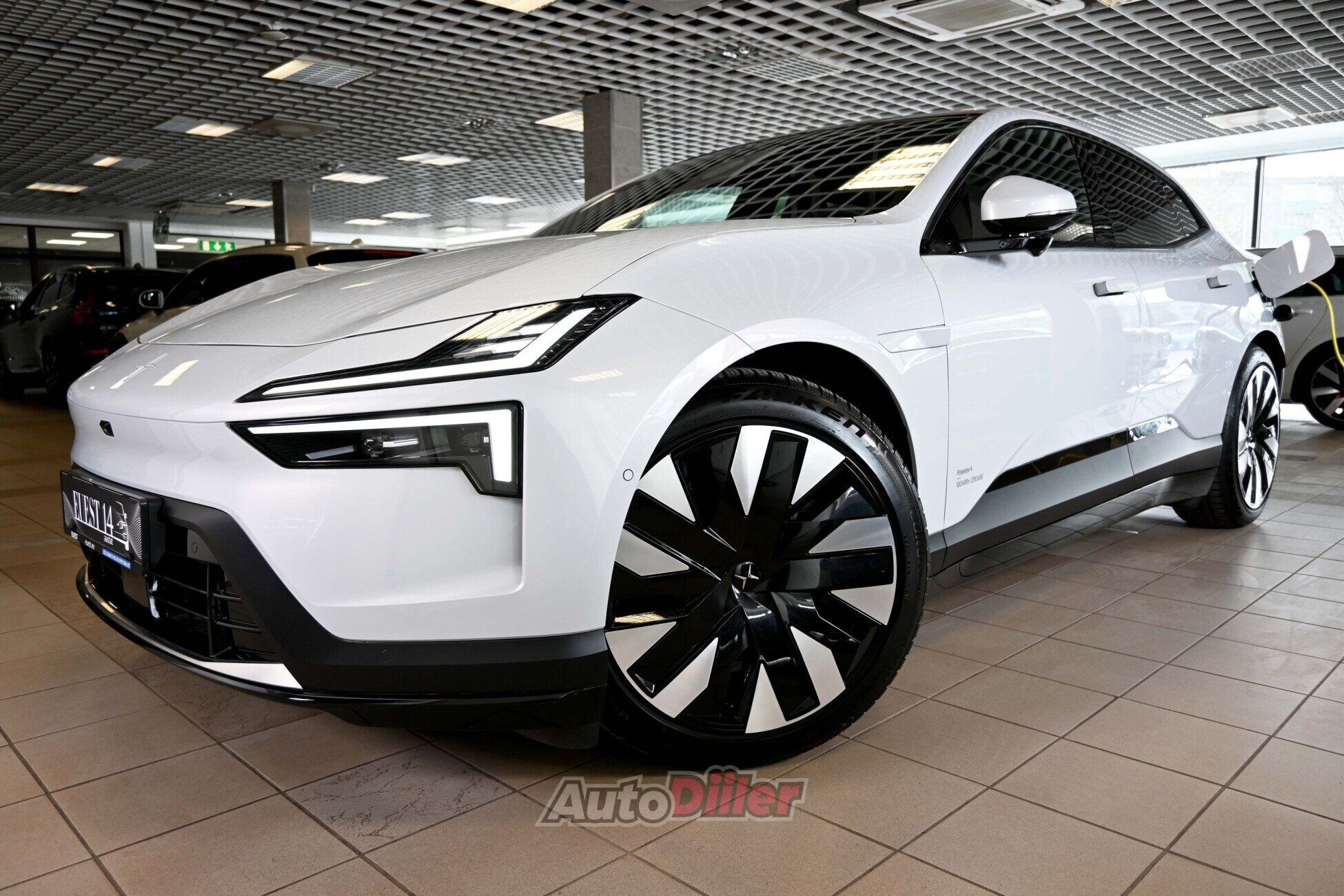 Polestar 4 2024, kuva 3/10